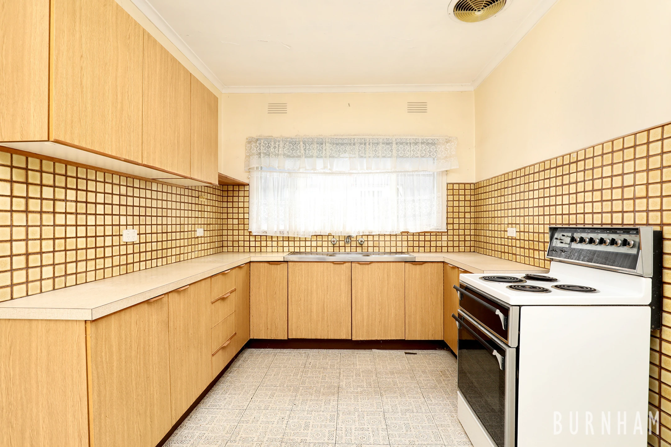 8 Dove Avenue, Altona VIC 3018, Altona - Thumbnail 2