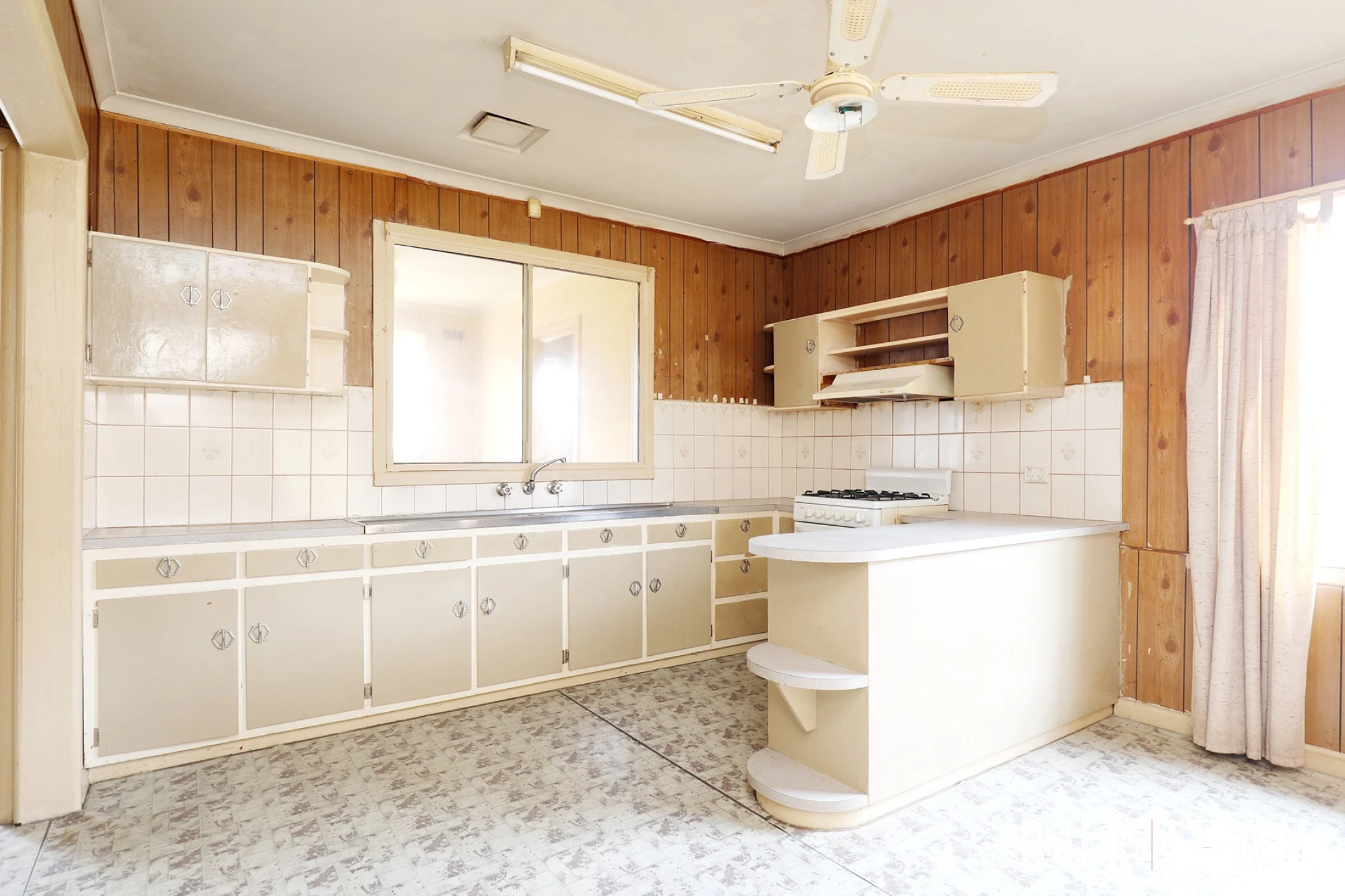 31 Sandford Avenue, Sunshine North VIC 3020, Sunshine North - Thumbnail 7