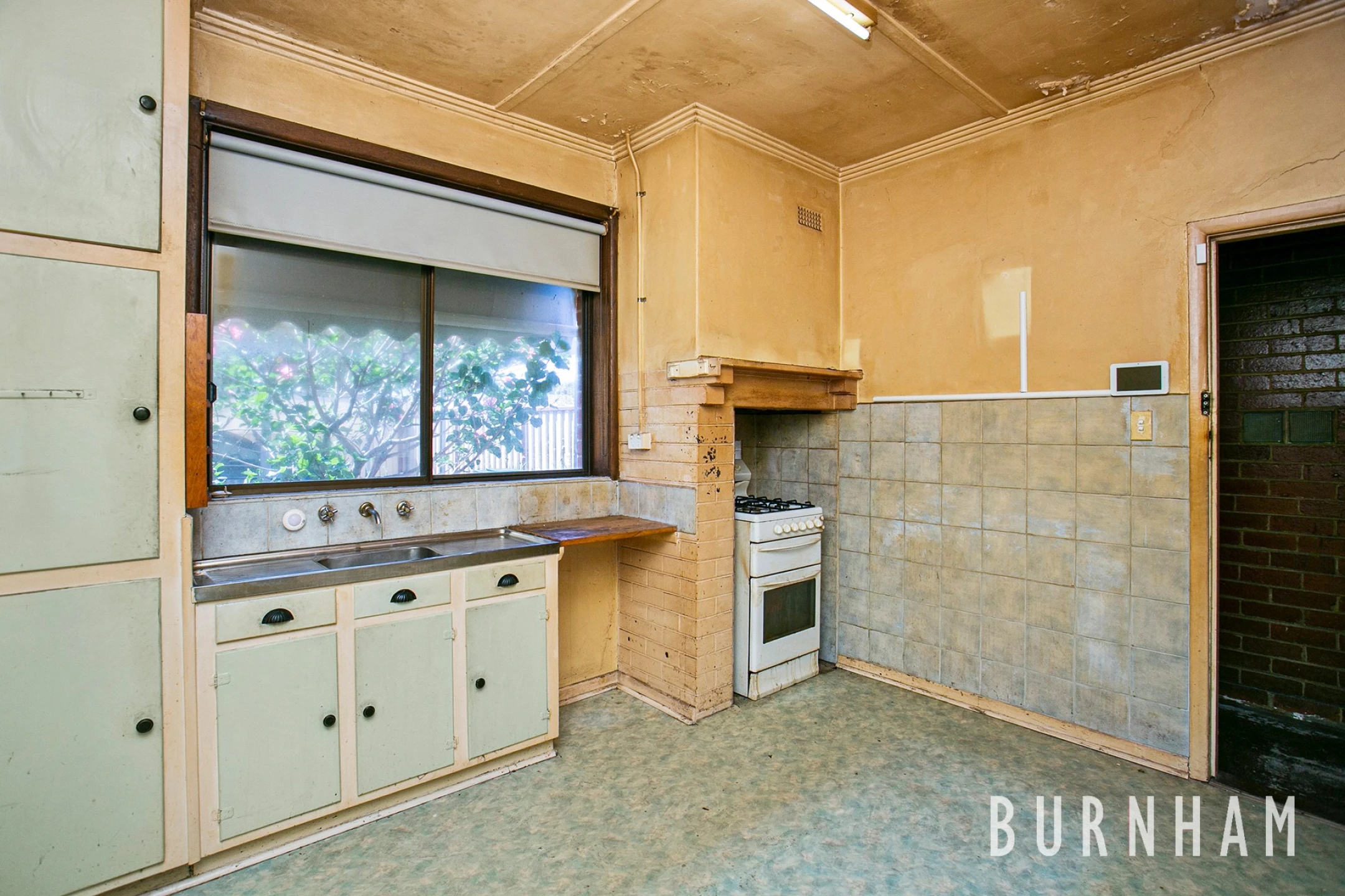 21 Lowe Crescent, Sunshine VIC 3020, Sunshine - Thumbnail 2