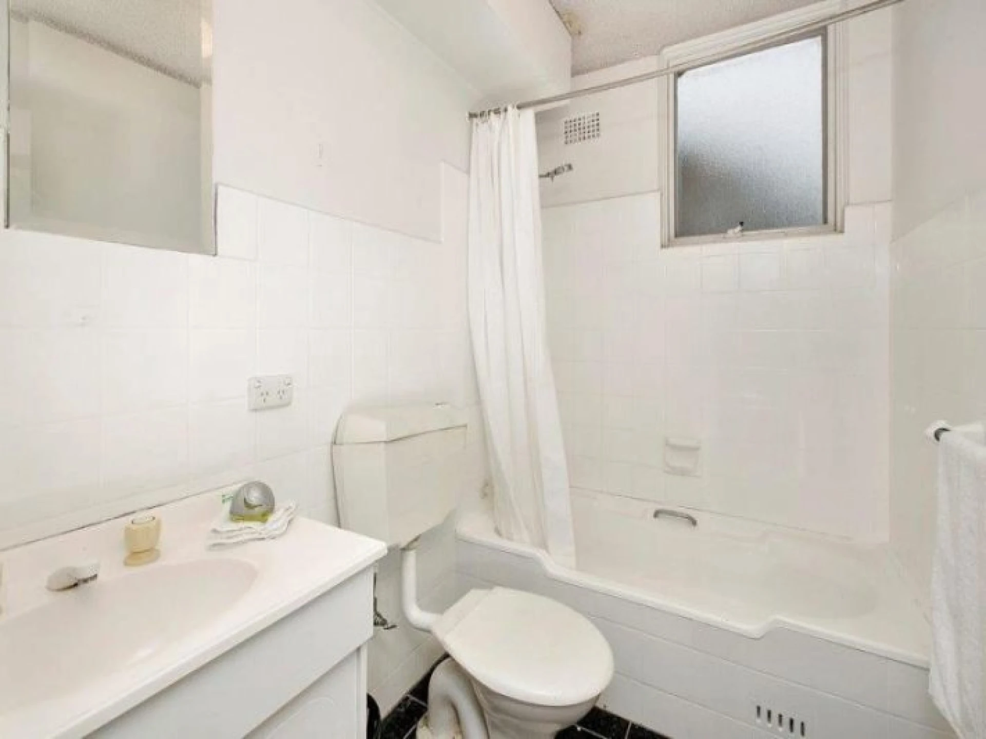 1 / 15 Grafton Crescent, Dee Why NSW 2099, Dee Why - Thumbnail 3