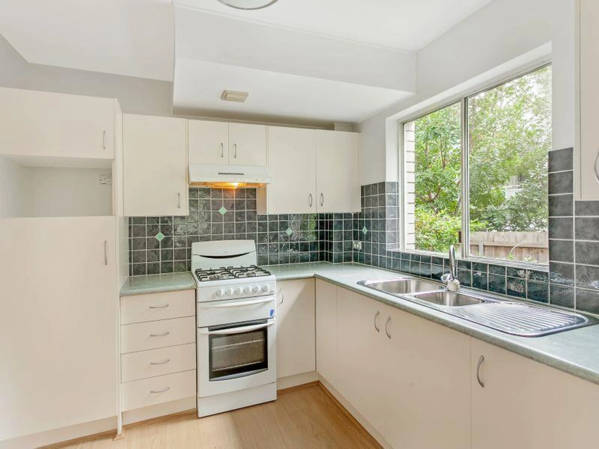1 / 15 Holborn Avenue, Dee Why NSW 2099, Dee Why - Thumbnail 4