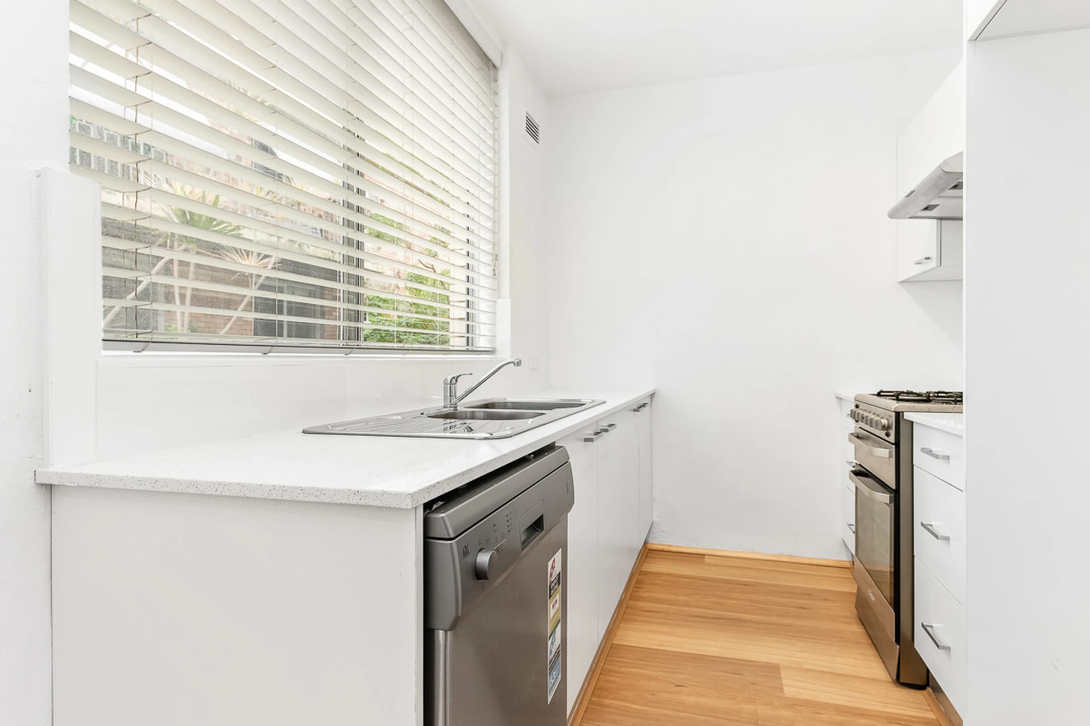 2 / 4 Holborn Avenue, Dee Why NSW 2099, Dee Why - Thumbnail 4