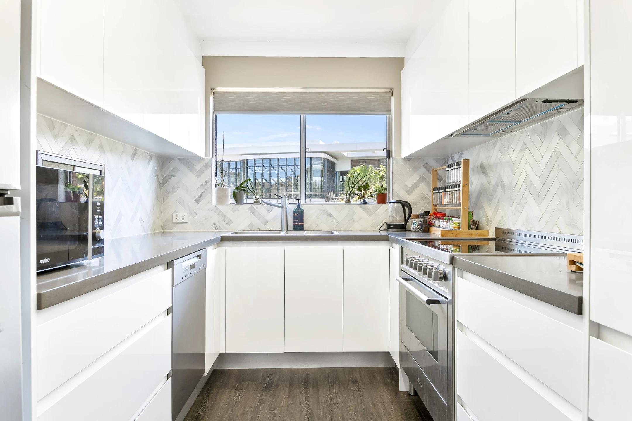 6 / 5 Clarence Avenue, Dee Why NSW 2099, Dee Why - Thumbnail 5