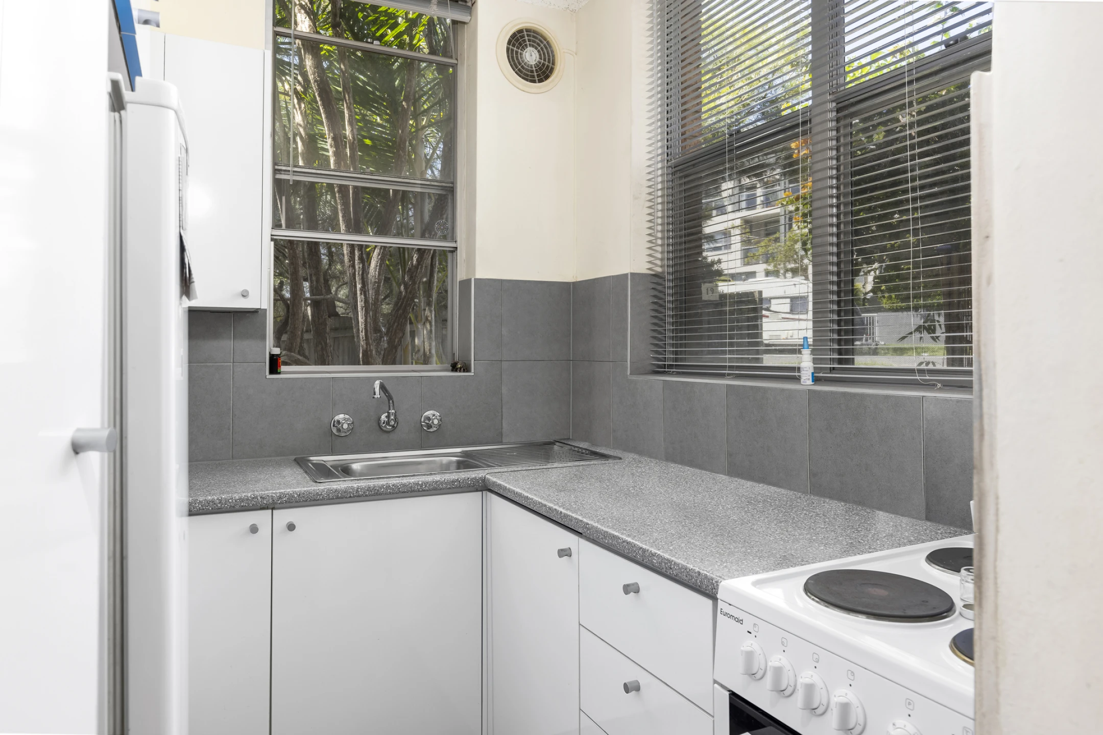 5 / 19 Kingsway, Dee Why NSW 2099, Dee Why - Thumbnail 4