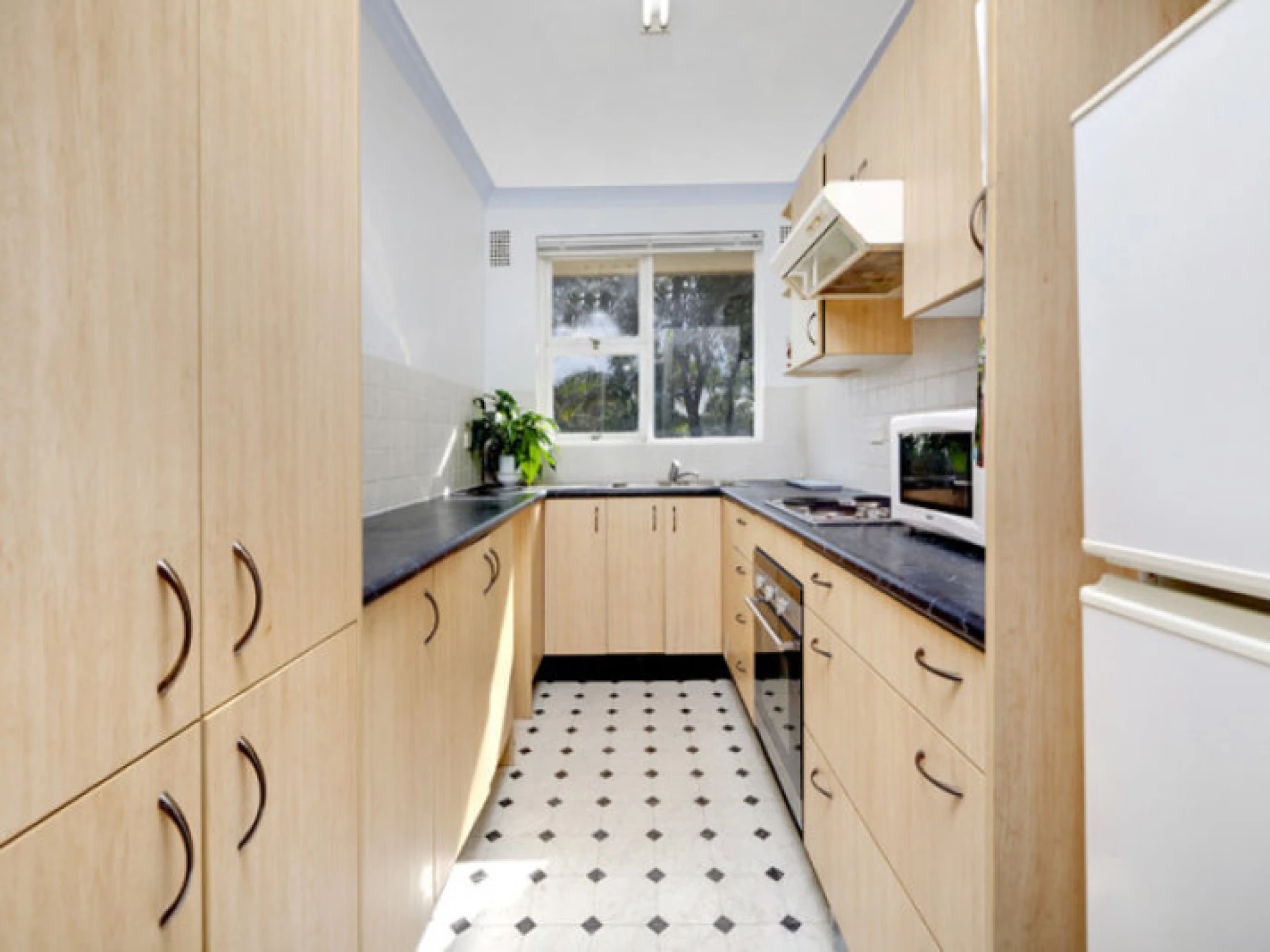 12 / 14 Grafton Crescent :-), DEE WHY NSW 2099, Dee Why - Thumbnail 4