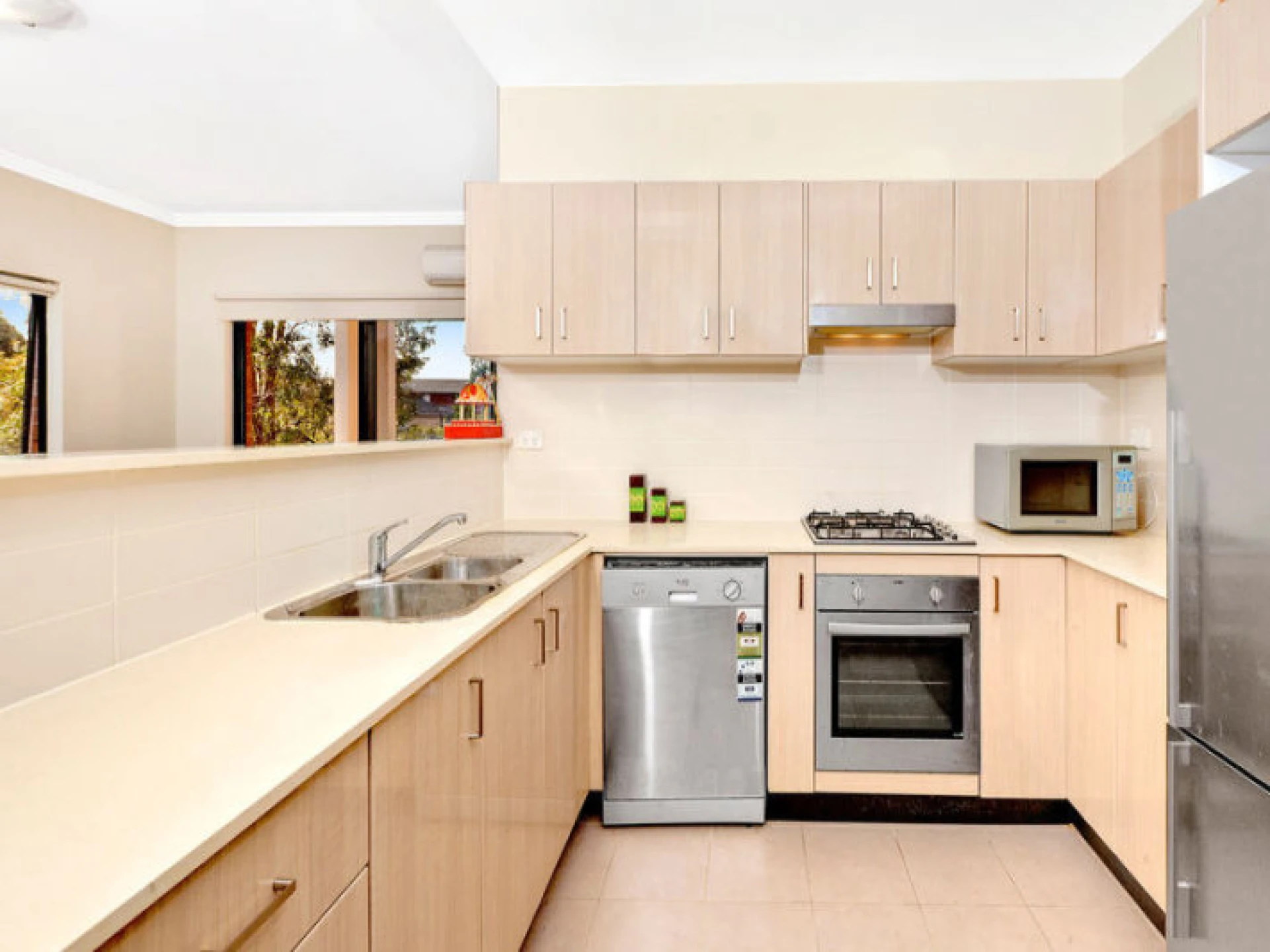 15 / 2-10 Hawkesbury Avenue :-), DEE WHY NSW 2099, Dee Why - Thumbnail 4