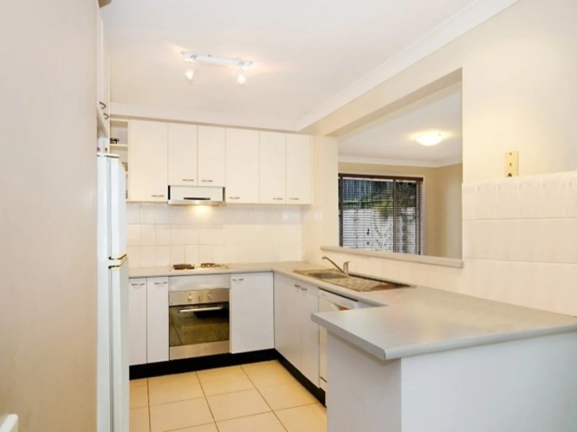 10A Burne Avenue :-), DEE WHY NSW 2099, Dee Why - Thumbnail 2