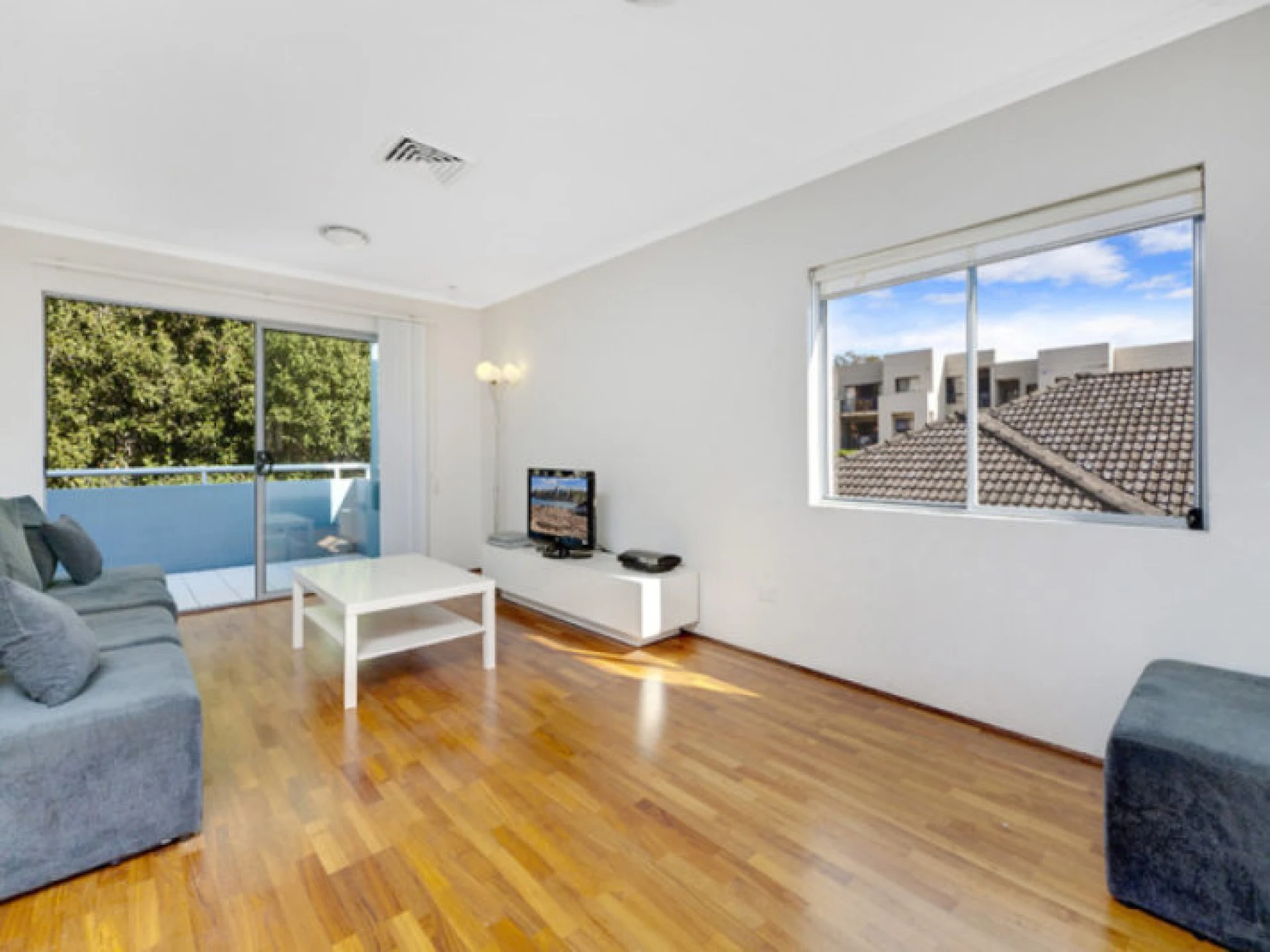 18 / 19-23 Sturdee Parade :-), DEE WHY NSW 2099, Dee Why - Thumbnail 2