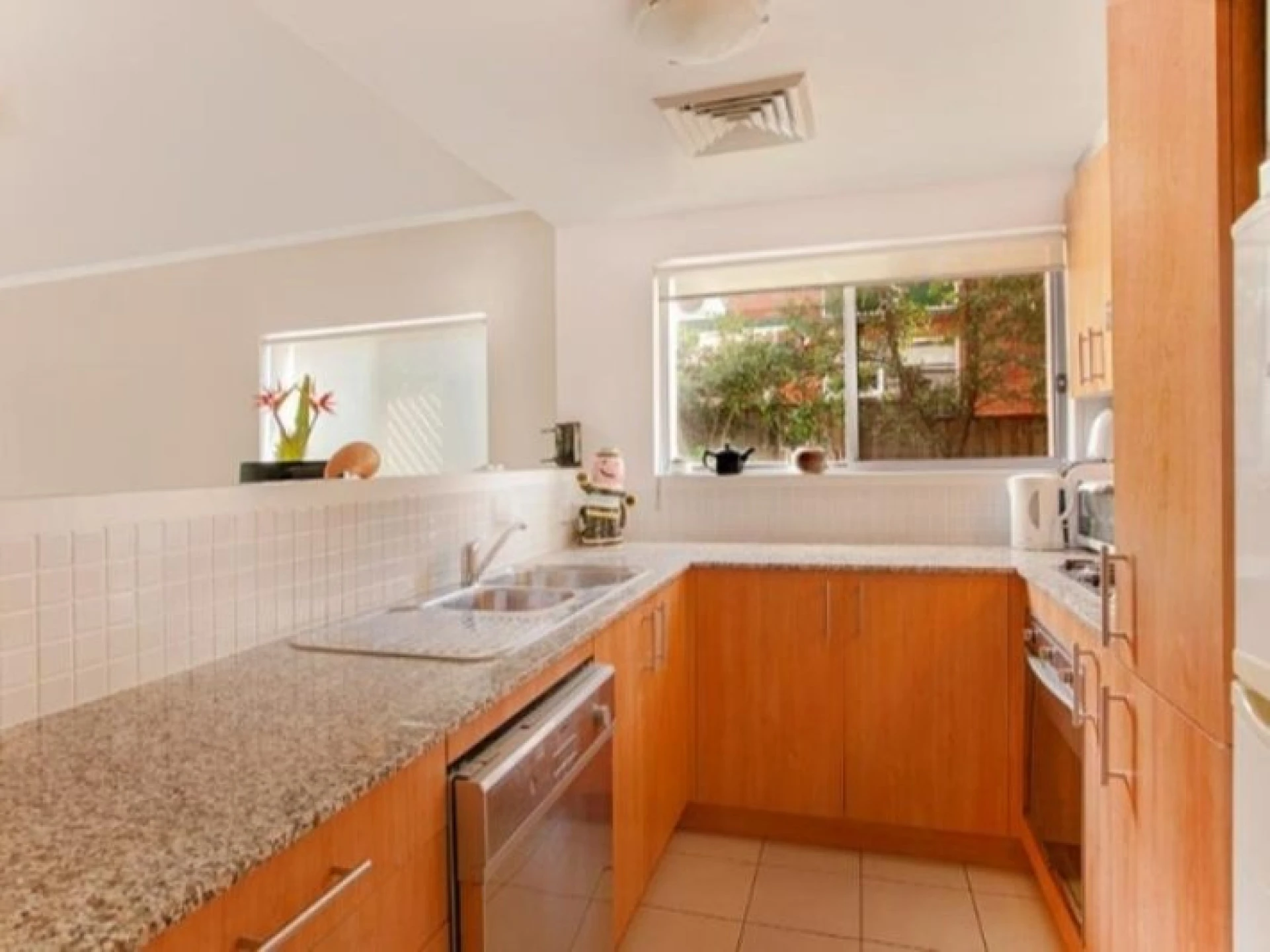 2 / 19-23 Sturdee Parade :-), DEE WHY NSW 2099, Dee Why - Thumbnail 4