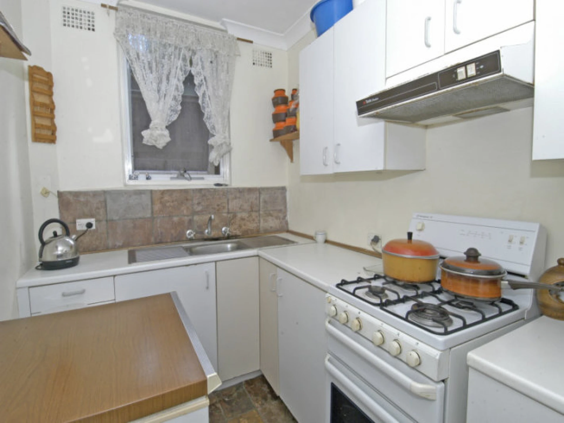 2 / 20 Barrenjoey Road :-), MONA VALE NSW 2103, Mona Vale - Thumbnail 2