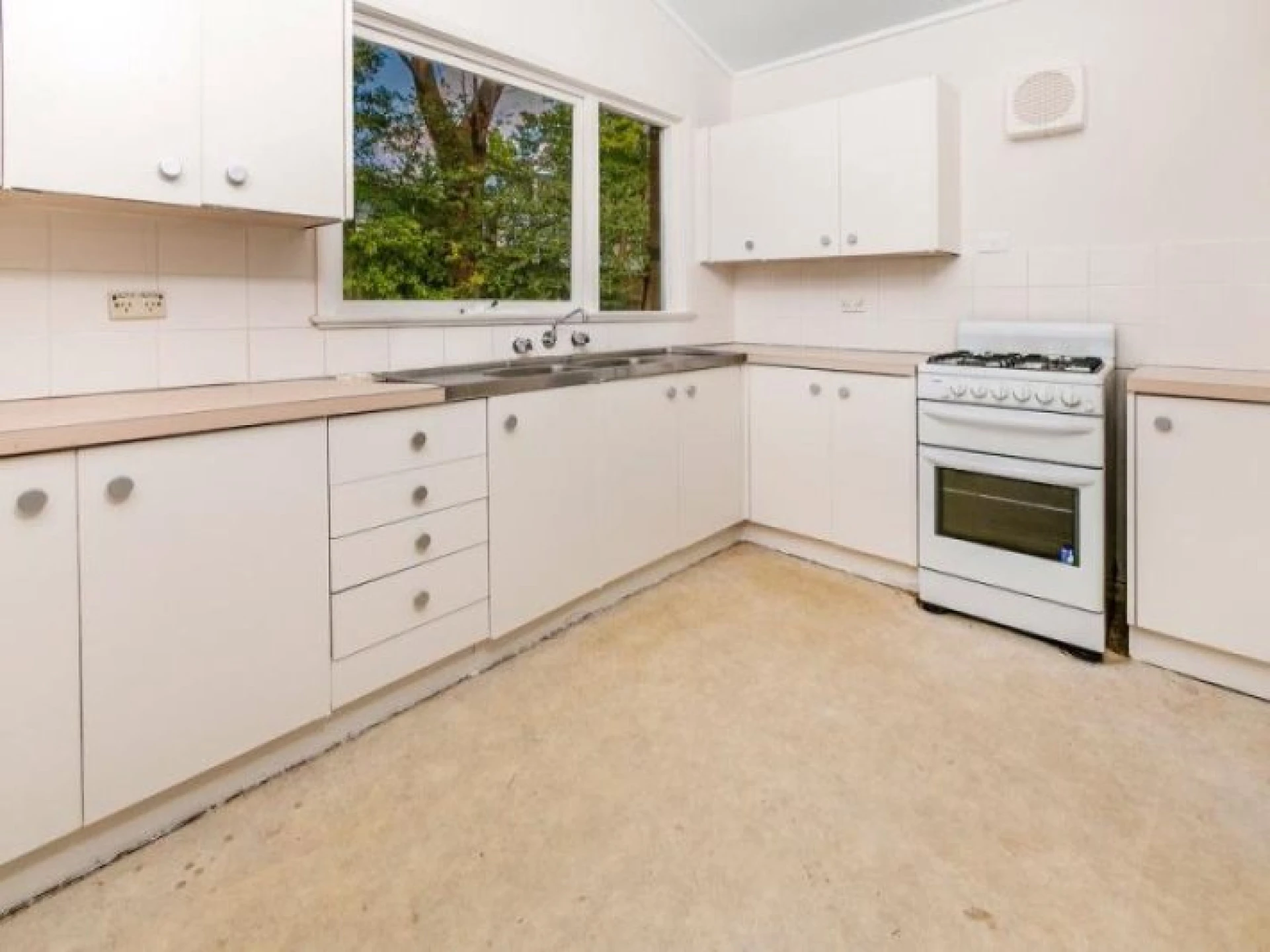 9 Badcoe Road :-), CROMER NSW 2099, Cromer - Thumbnail 5