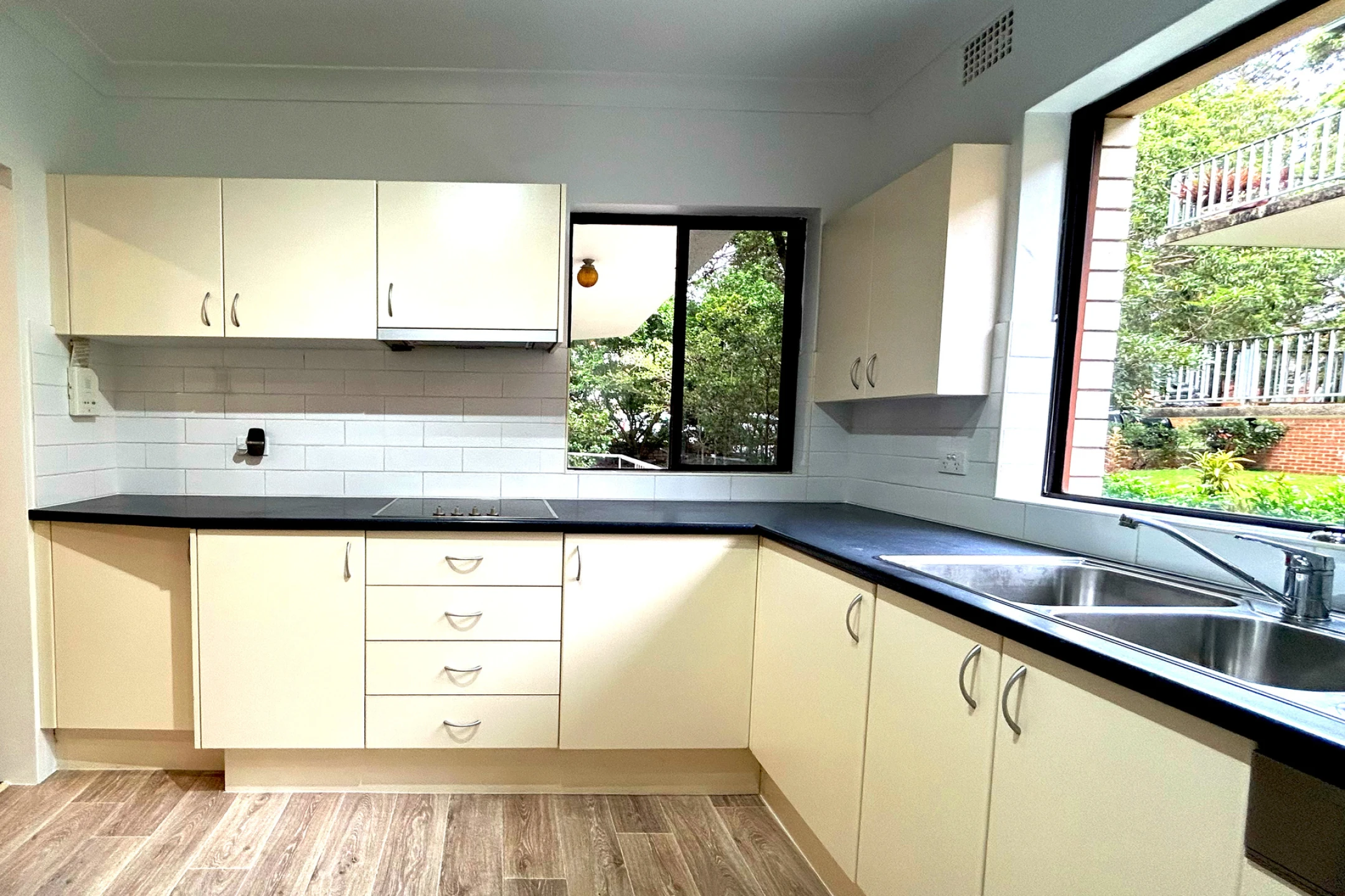 2 / 82 Oaks Avenue, Dee Why NSW 2099, Dee Why - Thumbnail 5