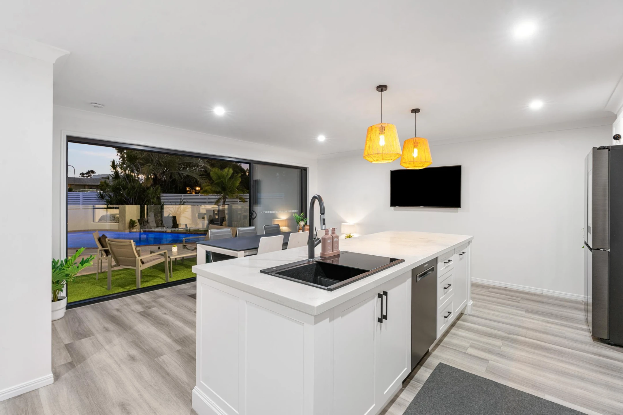 14 Whipbird Court, Burleigh Waters QLD 4220, Burleigh Waters - Thumbnail 4