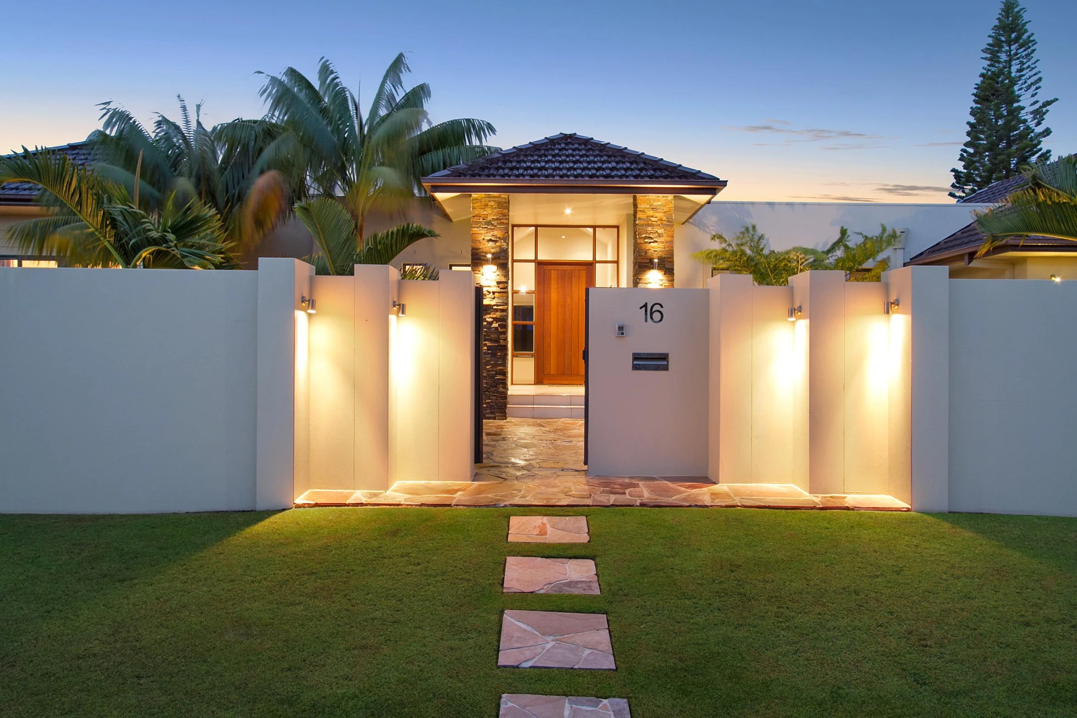 16 Beverley Crescent, Broadbeach Waters QLD 4218, Broadbeach Waters - Thumbnail 3