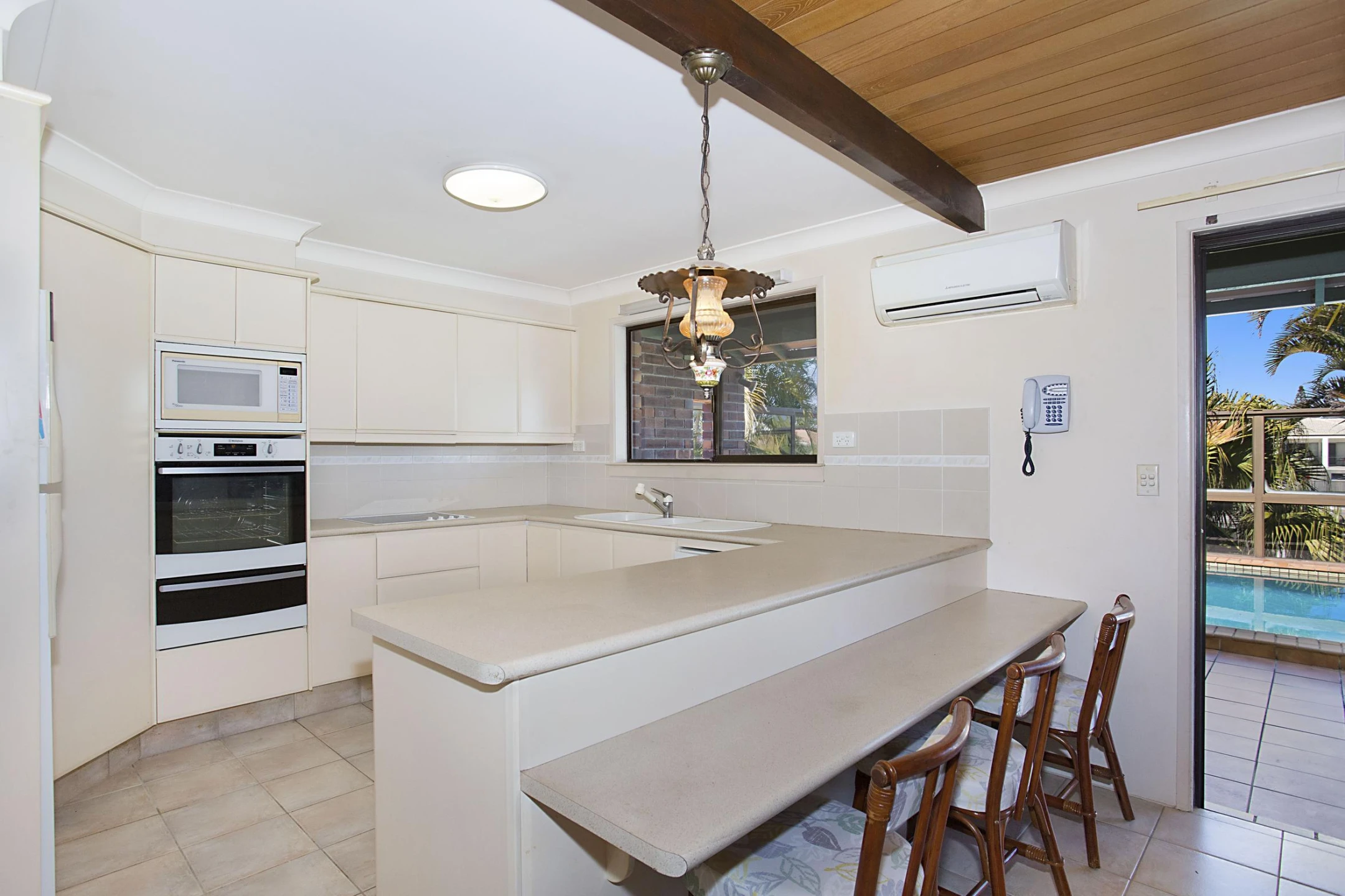 16 Merrimac Boulevard, Broadbeach Waters QLD 4218, Broadbeach Waters - Thumbnail 5