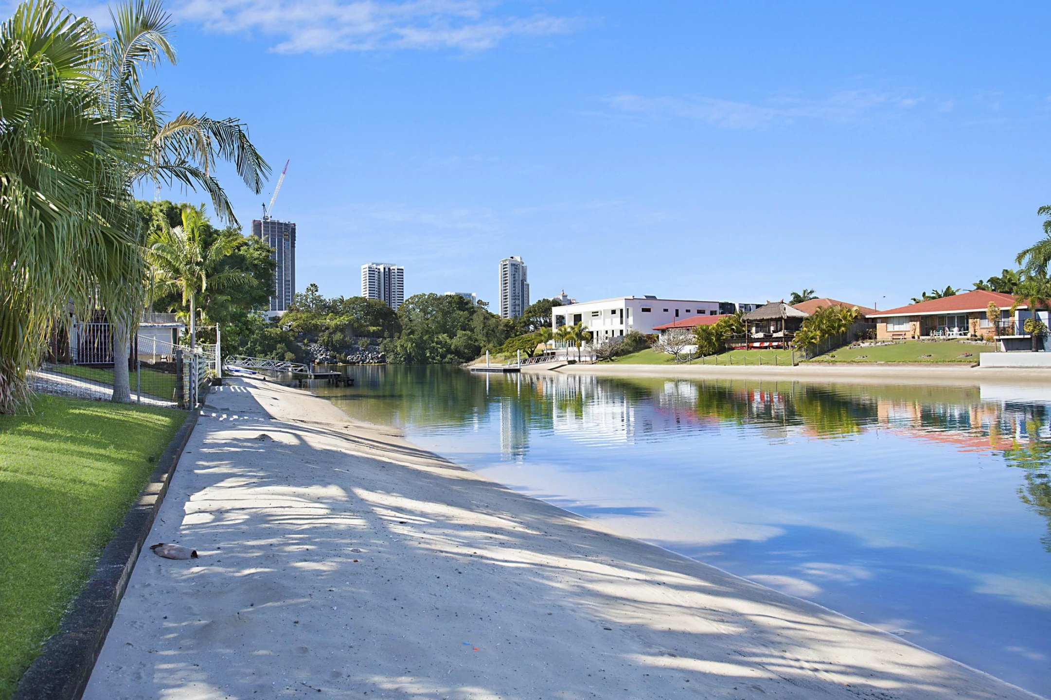 16 Merrimac Boulevard, Broadbeach Waters QLD 4218, Broadbeach Waters - Thumbnail 2