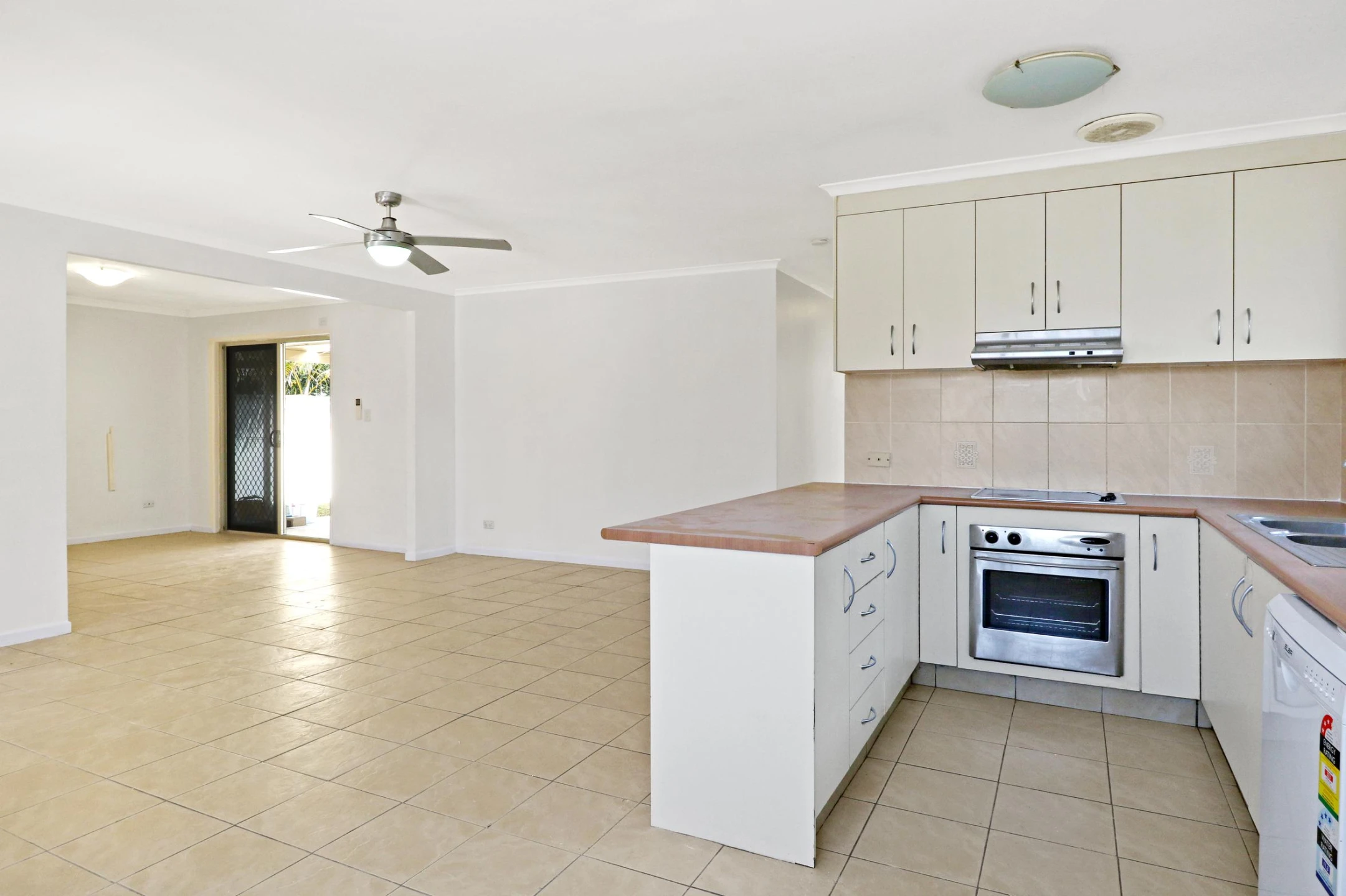 39 Surfers Avenue, Mermaid Waters QLD 4218, Mermaid Waters - Thumbnail 2