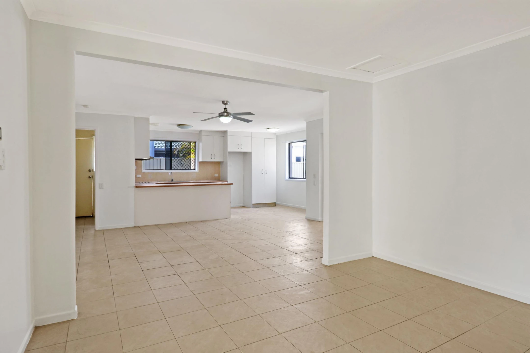 39 Surfers Avenue, Mermaid Waters QLD 4218, Mermaid Waters - Thumbnail 5