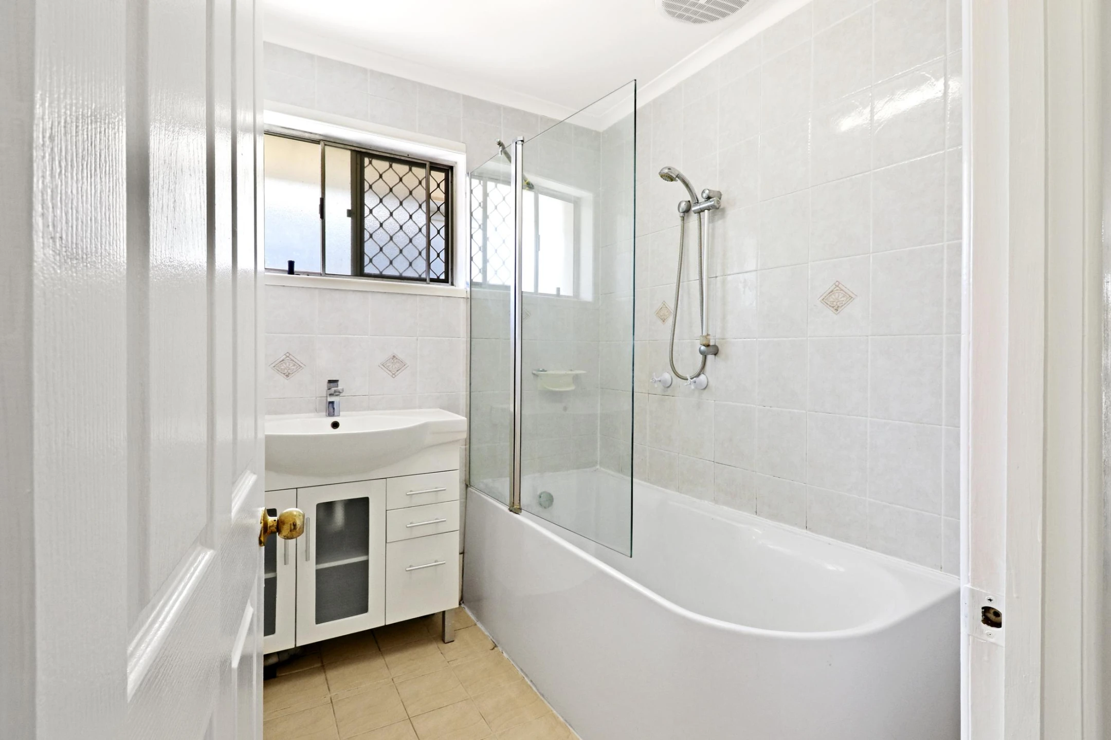 39 Surfers Avenue, Mermaid Waters QLD 4218, Mermaid Waters - Thumbnail 4