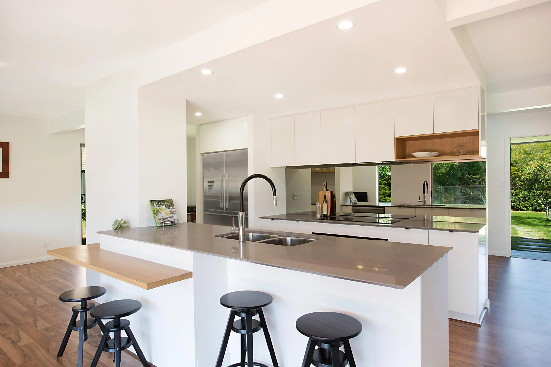 16 Vista Street, Elanora QLD 4221, Elanora - Thumbnail 2