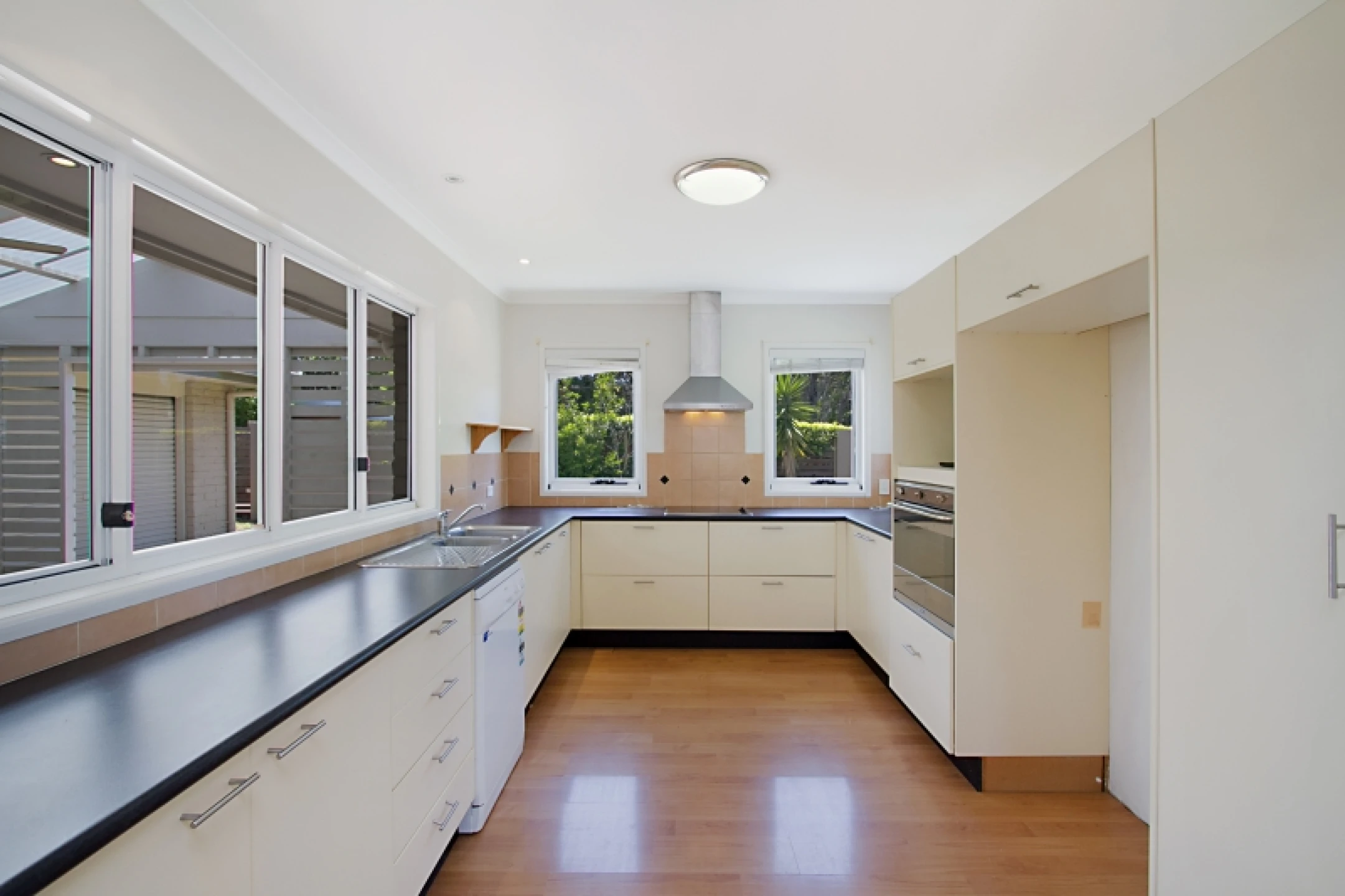 3 Allambi Avenue, Broadbeach Waters QLD 4218, Broadbeach Waters - Thumbnail 4