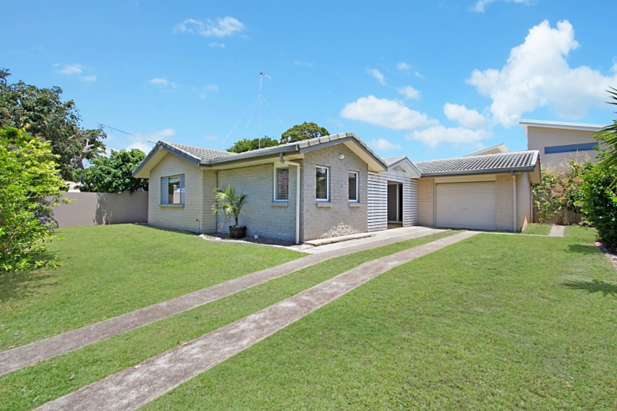 3 Allambi Avenue, Broadbeach Waters QLD 4218, Broadbeach Waters - Thumbnail 2