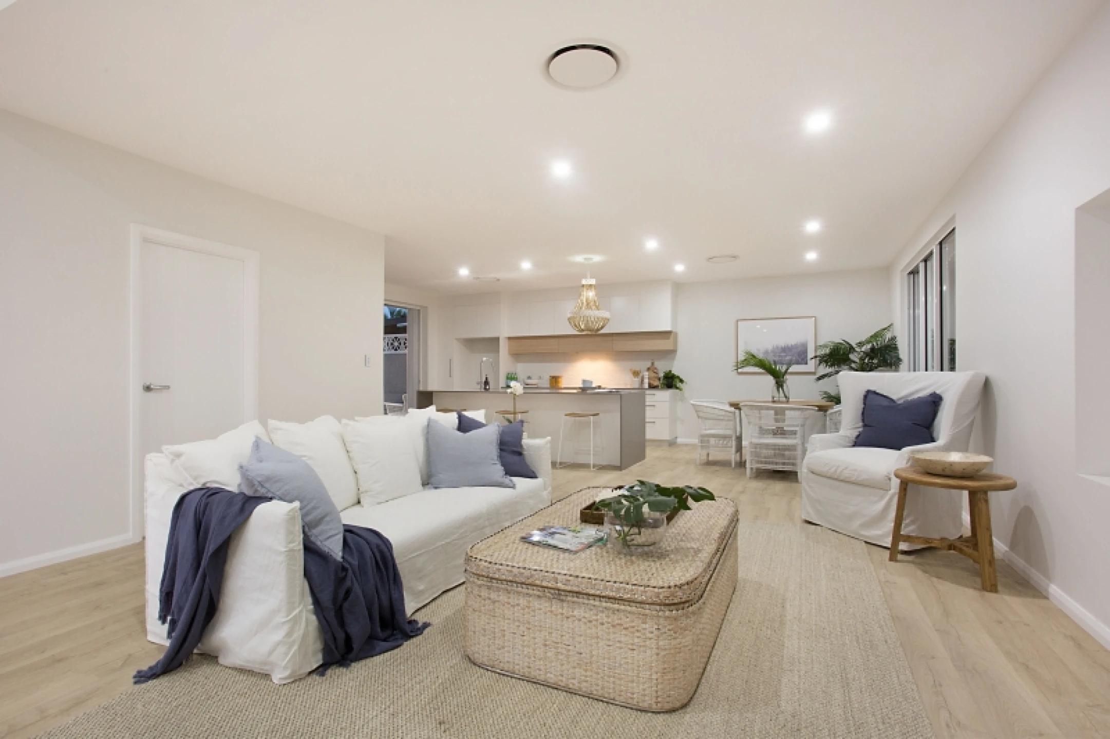 69 Clear Island Road, Broadbeach Waters QLD 4218, Broadbeach Waters - Thumbnail 2