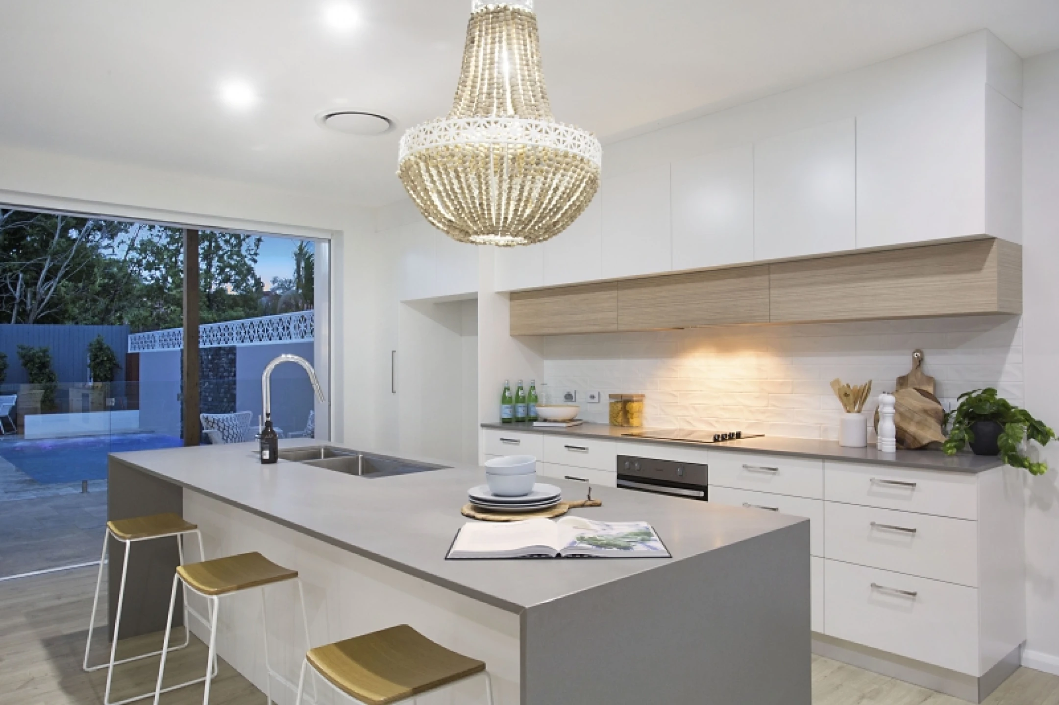 69 Clear Island Road, Broadbeach Waters QLD 4218, Broadbeach Waters - Thumbnail 4