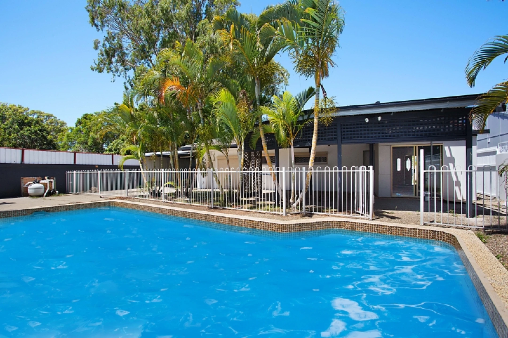 67 Clear Island Road, Broadbeach Waters QLD 4218, Broadbeach Waters - Thumbnail 2