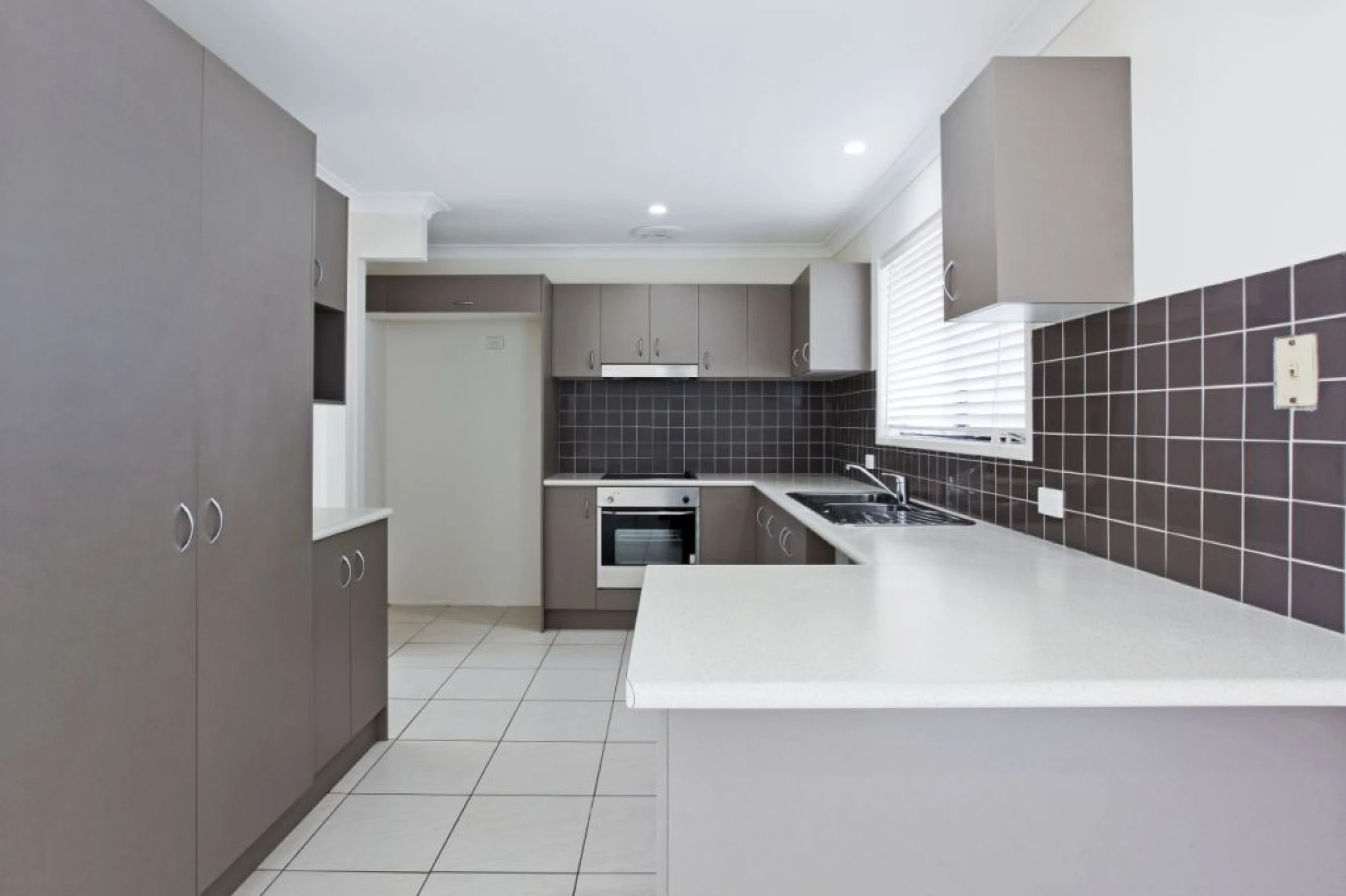 61 Volante Crescent, Mermaid Waters QLD 4218, Mermaid Waters - Thumbnail 4