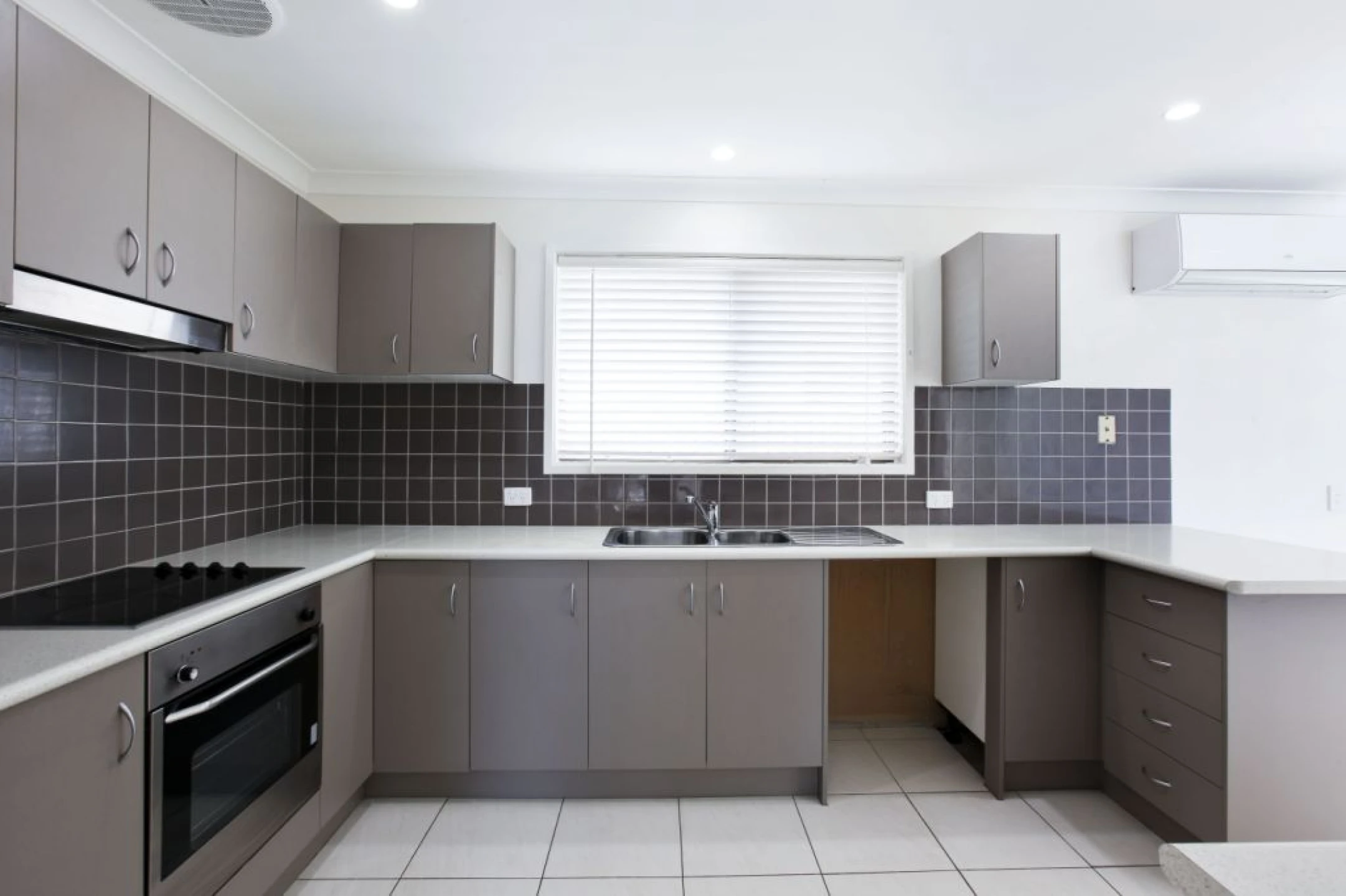 61 Volante Crescent, Mermaid Waters QLD 4218, Mermaid Waters - Thumbnail 5