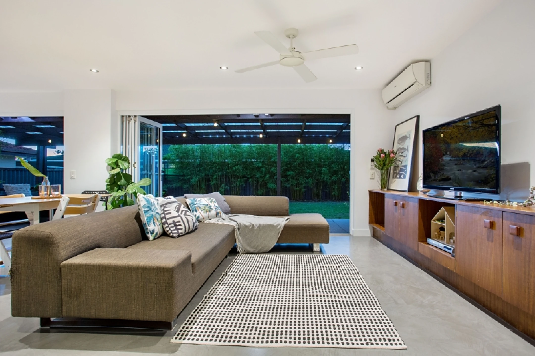 7 Fairsky Avenue, Mermaid Waters QLD 4218, Mermaid Waters - Thumbnail 2