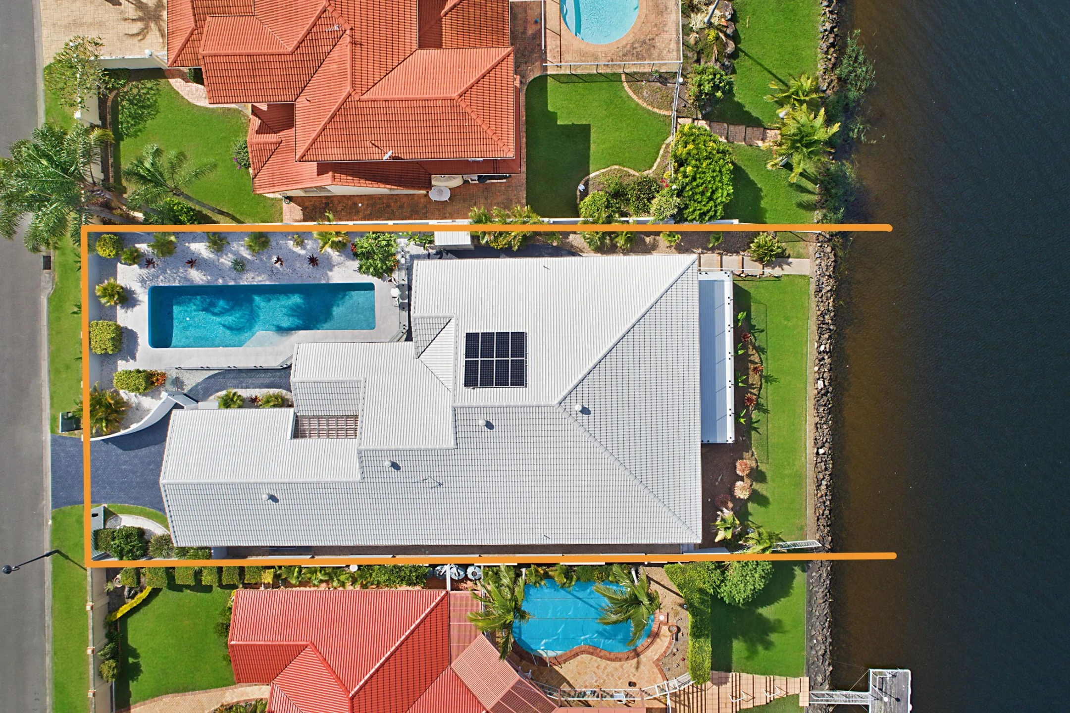 40 Martinique Way, Clear Island Waters QLD 4226, Clear Island Waters - Thumbnail 3