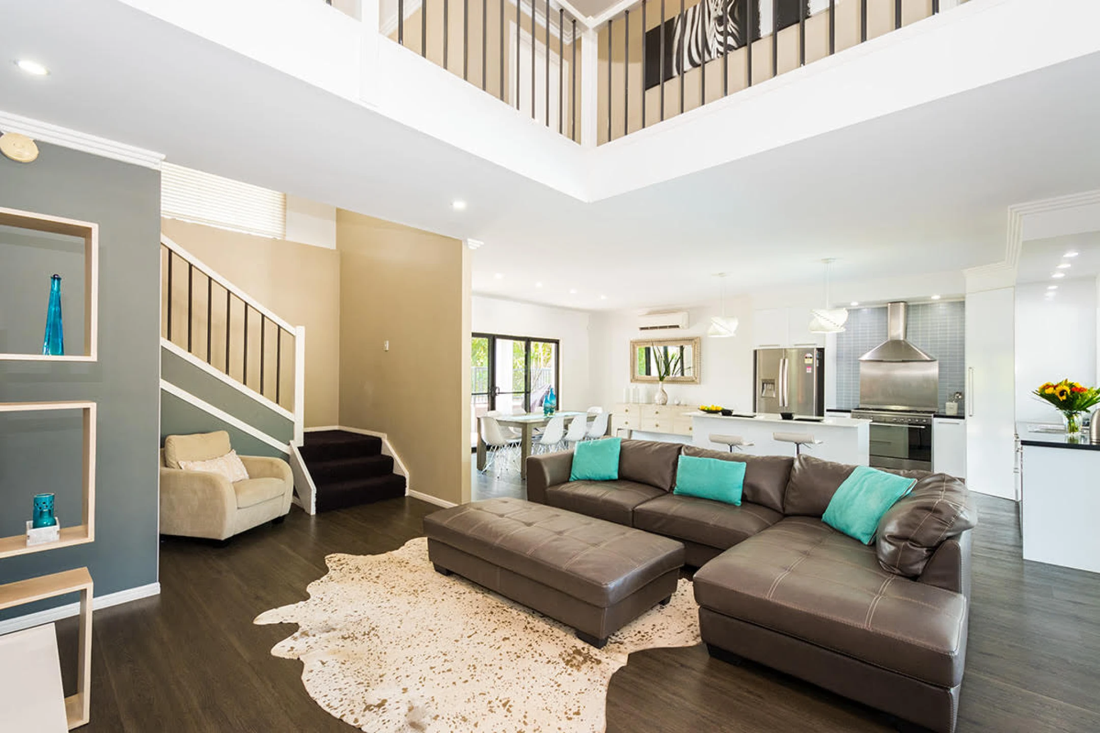 502 Bad Gateway, Broadbeach Waters - Thumbnail 2