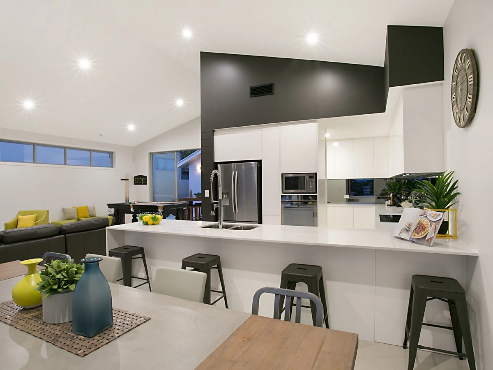 6 Eady Avenue, Broadbeach Waters QLD 4218, Broadbeach Waters - Thumbnail 4