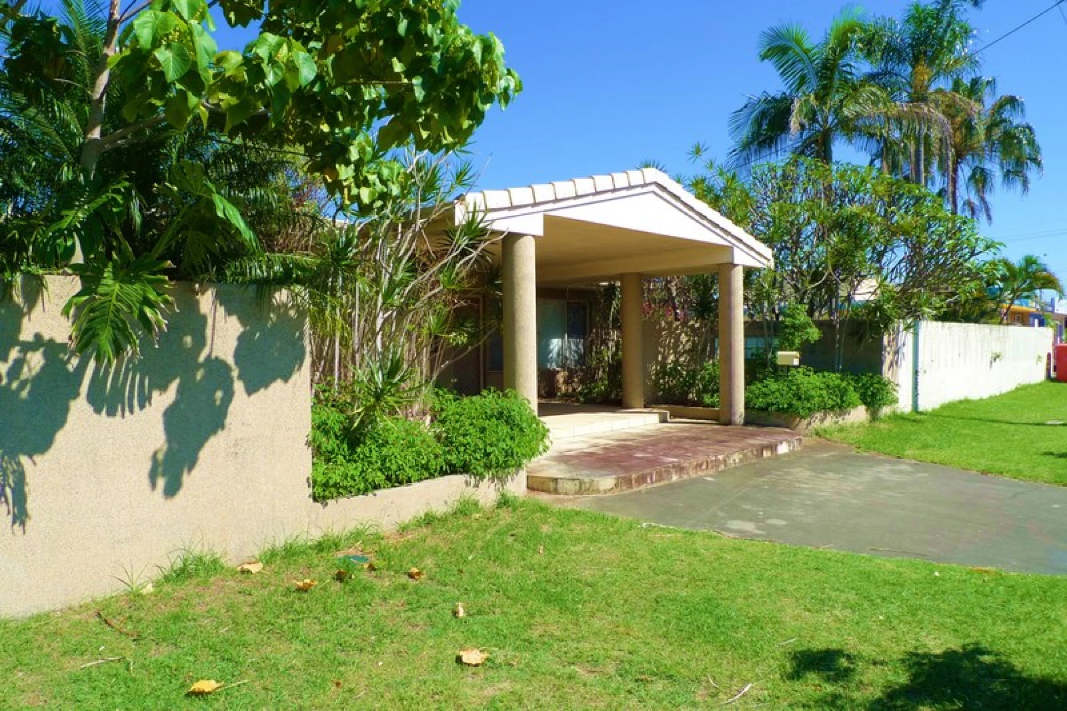 9-11 Sunshine Boulevard, Broadbeach Waters QLD 4218, Broadbeach Waters - Thumbnail 2