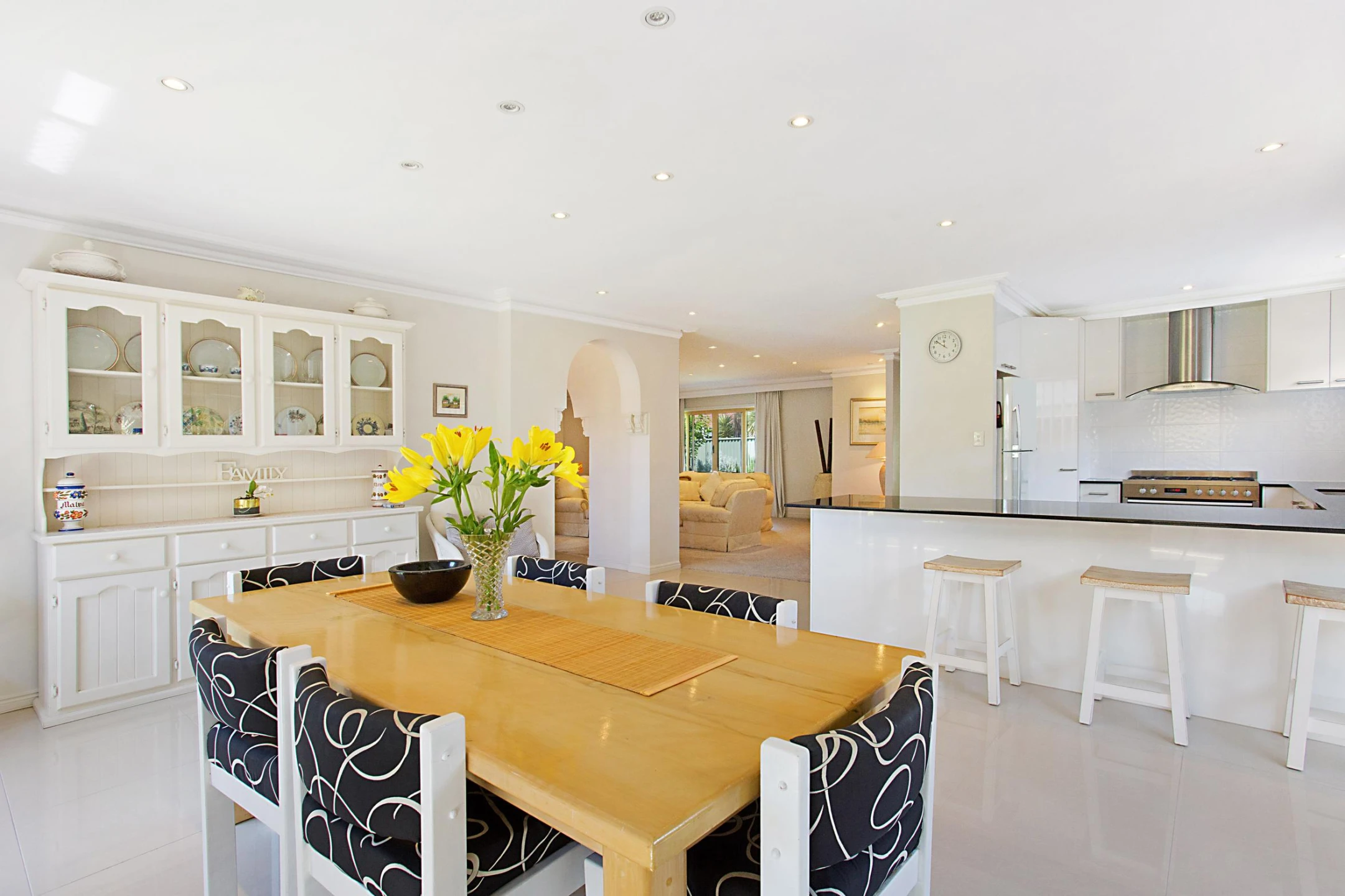 6 Karabella Court, Mermaid Waters QLD 4218, Mermaid Waters - Thumbnail 5