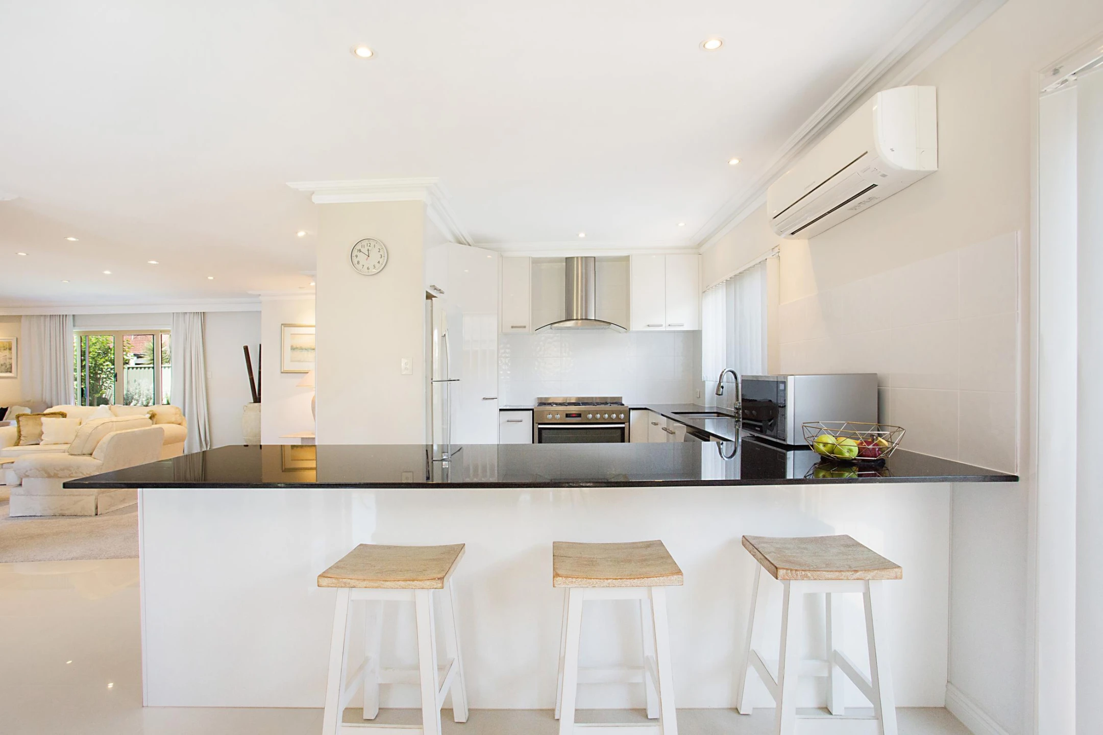 6 Karabella Court, Mermaid Waters QLD 4218, Mermaid Waters - Thumbnail 4