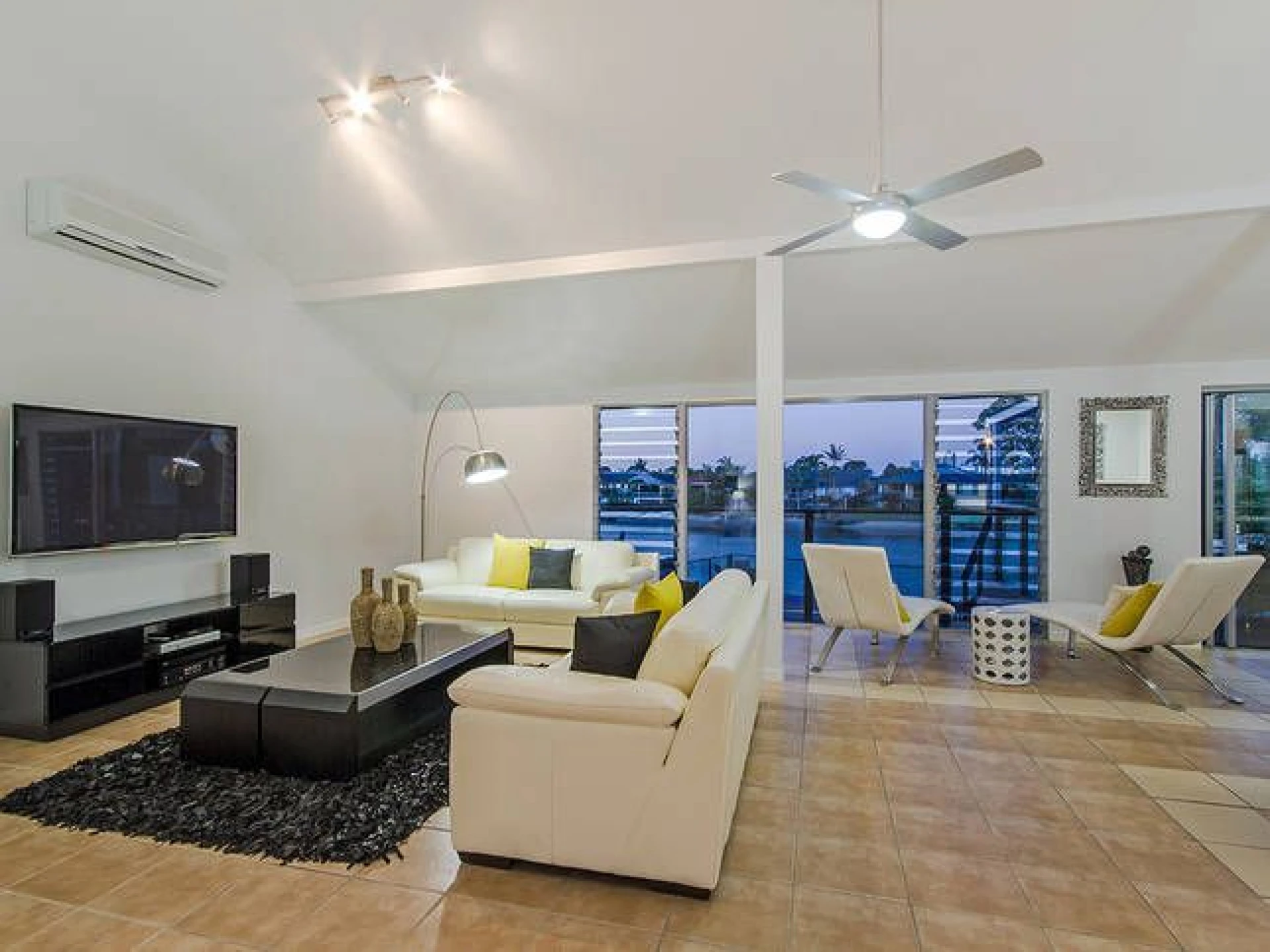 9 Kurrawa Avenue, Mermaid Waters QLD 4218, Mermaid Waters - Thumbnail 3
