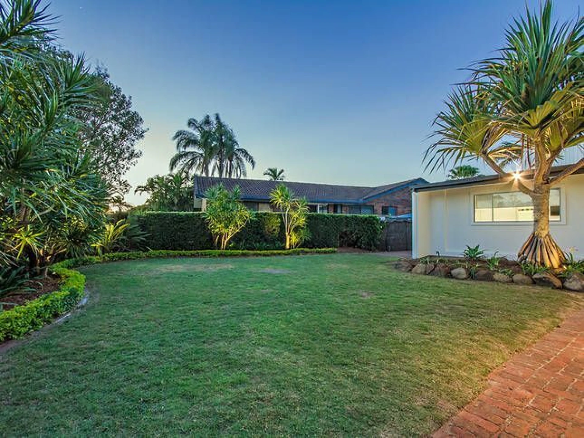 9 Kurrawa Avenue, Mermaid Waters QLD 4218, Mermaid Waters - Thumbnail 4