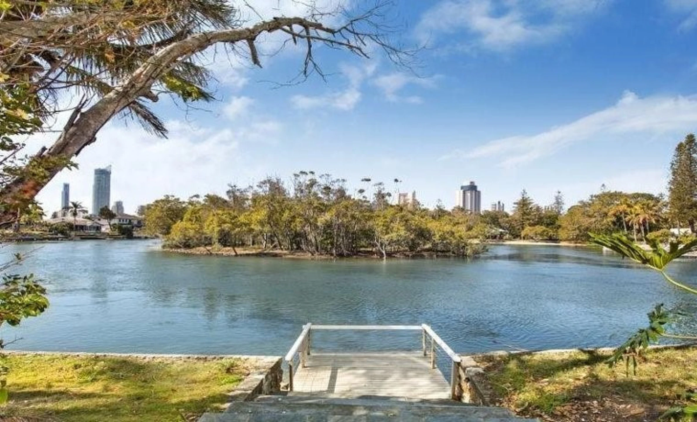 32 Savoy Drive, Broadbeach Waters QLD 4218, Broadbeach Waters - Thumbnail 2