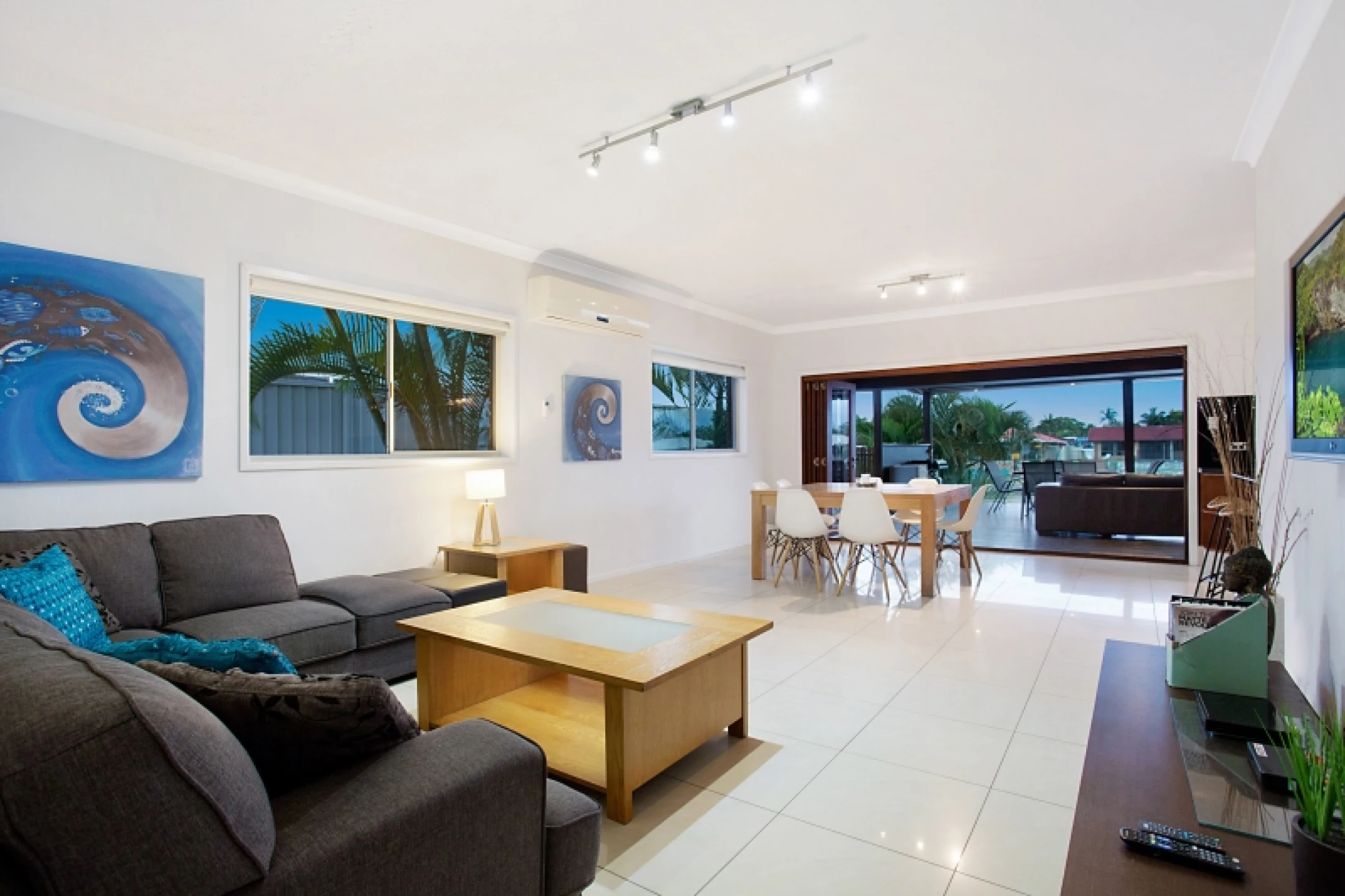 24 McIlwain Drive, Mermaid Waters QLD 4218, Mermaid Waters - Thumbnail 8