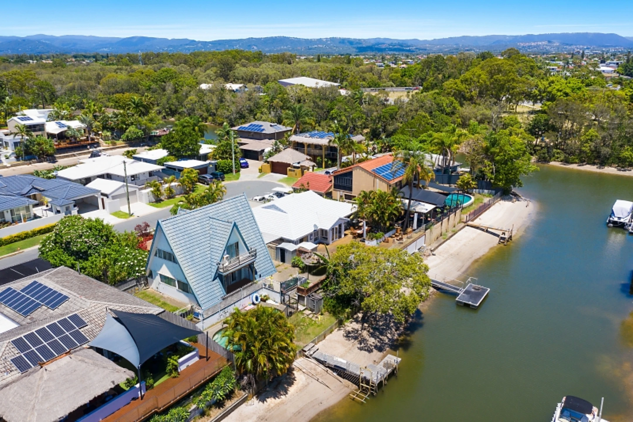 9 Monterey Court, Broadbeach Waters QLD 4218, Broadbeach Waters - Thumbnail 3
