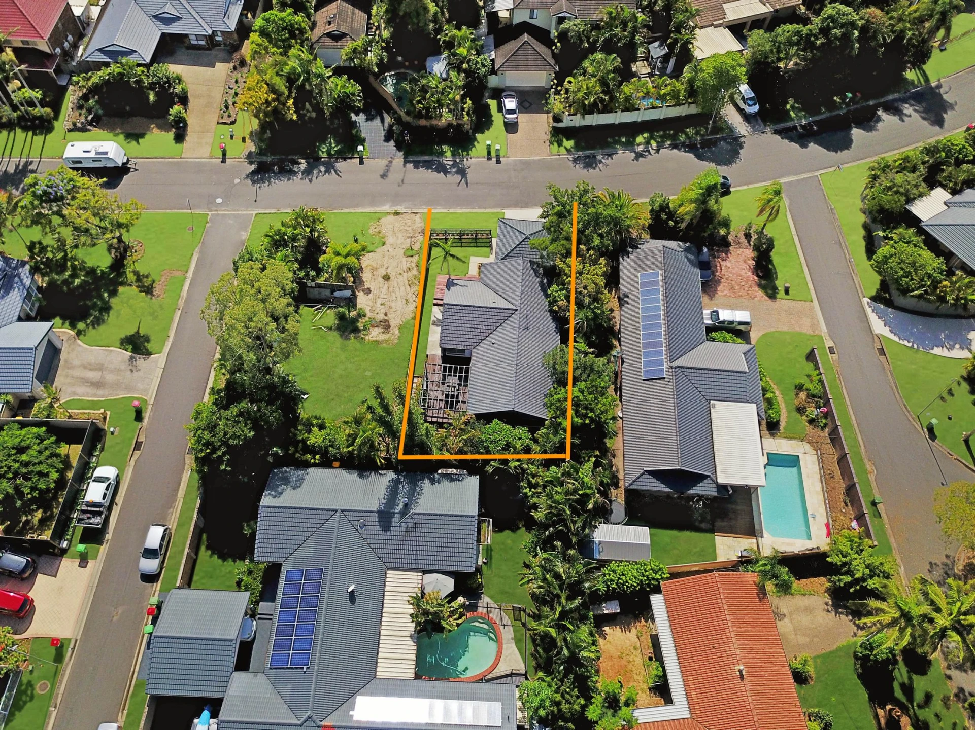 17 Beaconsfield Drive, Burleigh Waters QLD 4220, Burleigh Waters - Thumbnail 3