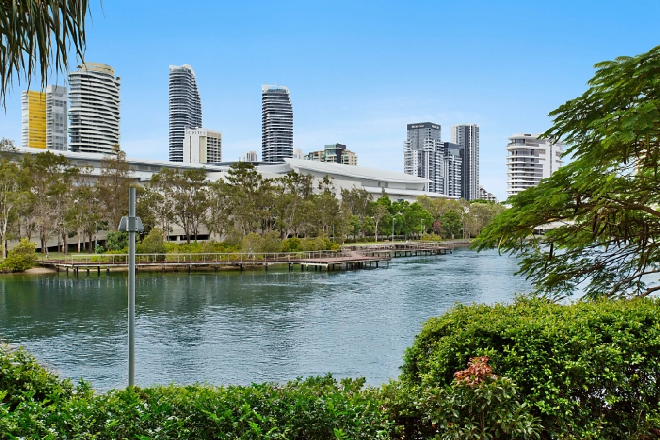 1010 / 33 TE Peters Drive, Broadbeach Waters QLD 4218, Broadbeach Waters - Thumbnail 2