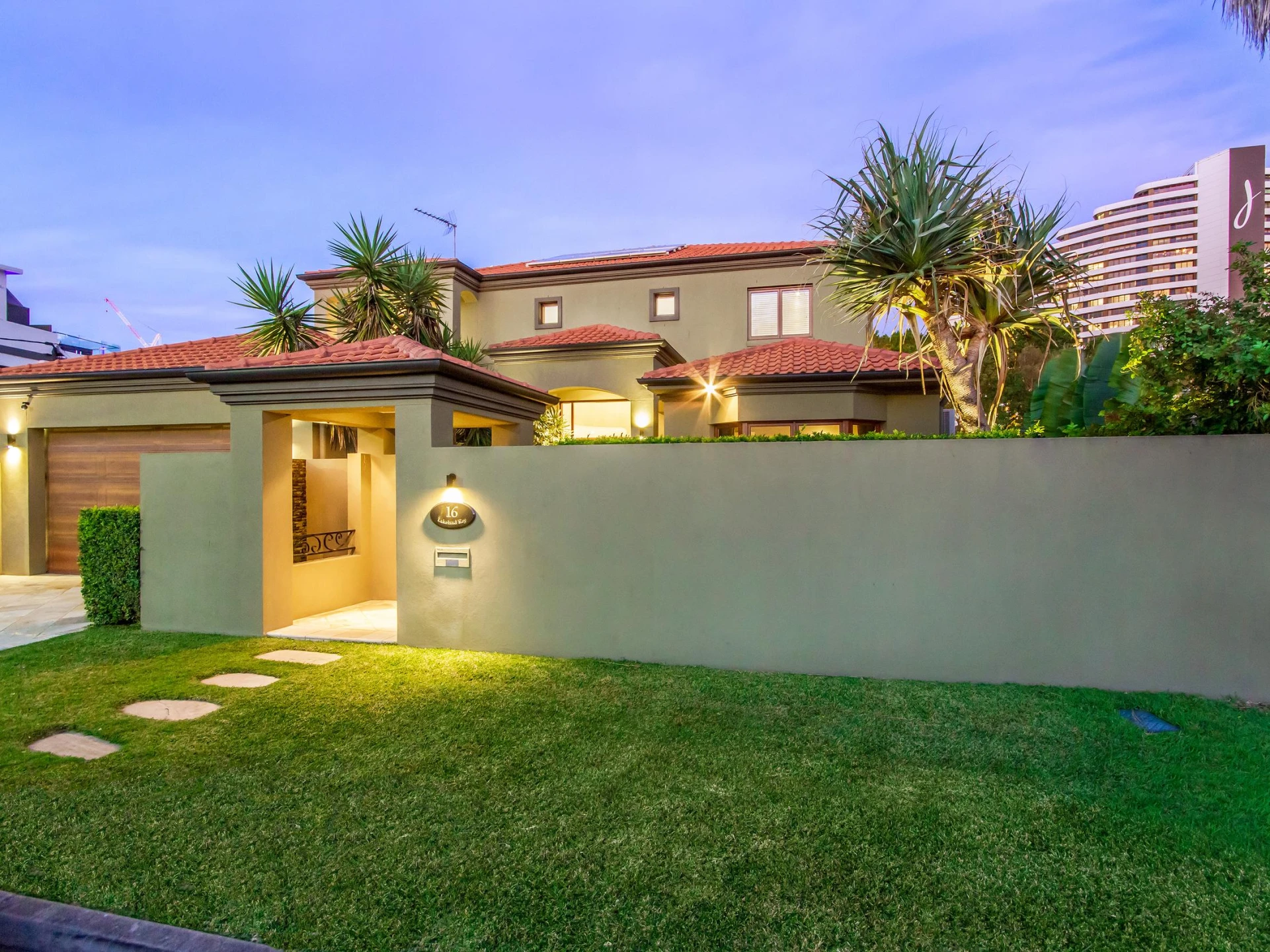 16 Lakeland Key, Broadbeach Waters QLD 4218, Broadbeach Waters - Thumbnail 3