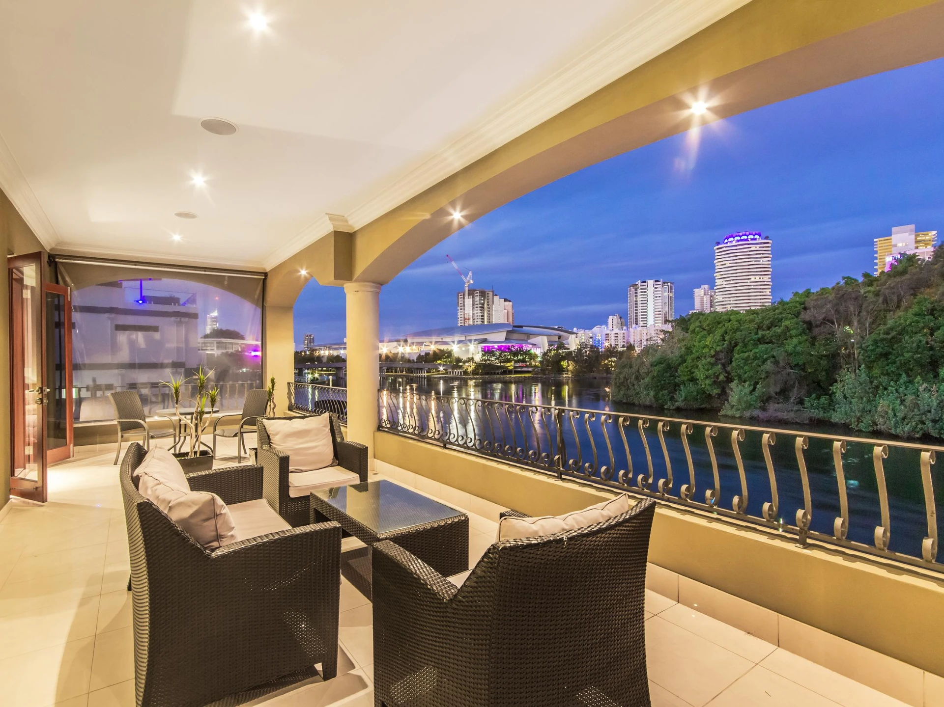 16 Lakeland Key, Broadbeach Waters QLD 4218, Broadbeach Waters - Thumbnail 2