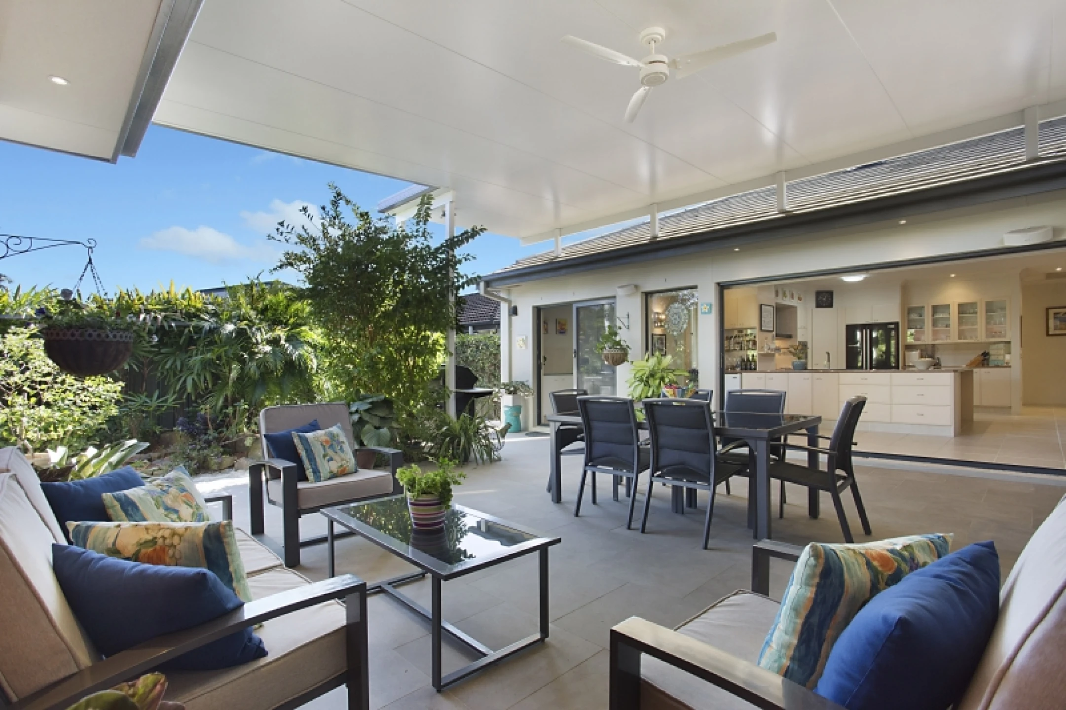 4 Inveray Avenue, Benowa QLD 4217, Benowa - Thumbnail 4