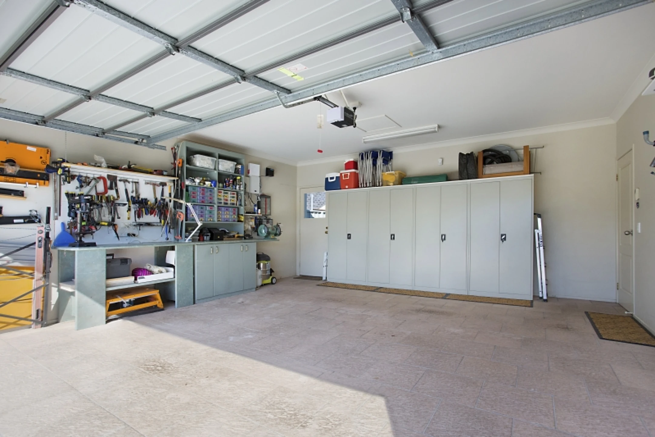 4 Inveray Avenue, Benowa QLD 4217, Benowa - Thumbnail 3