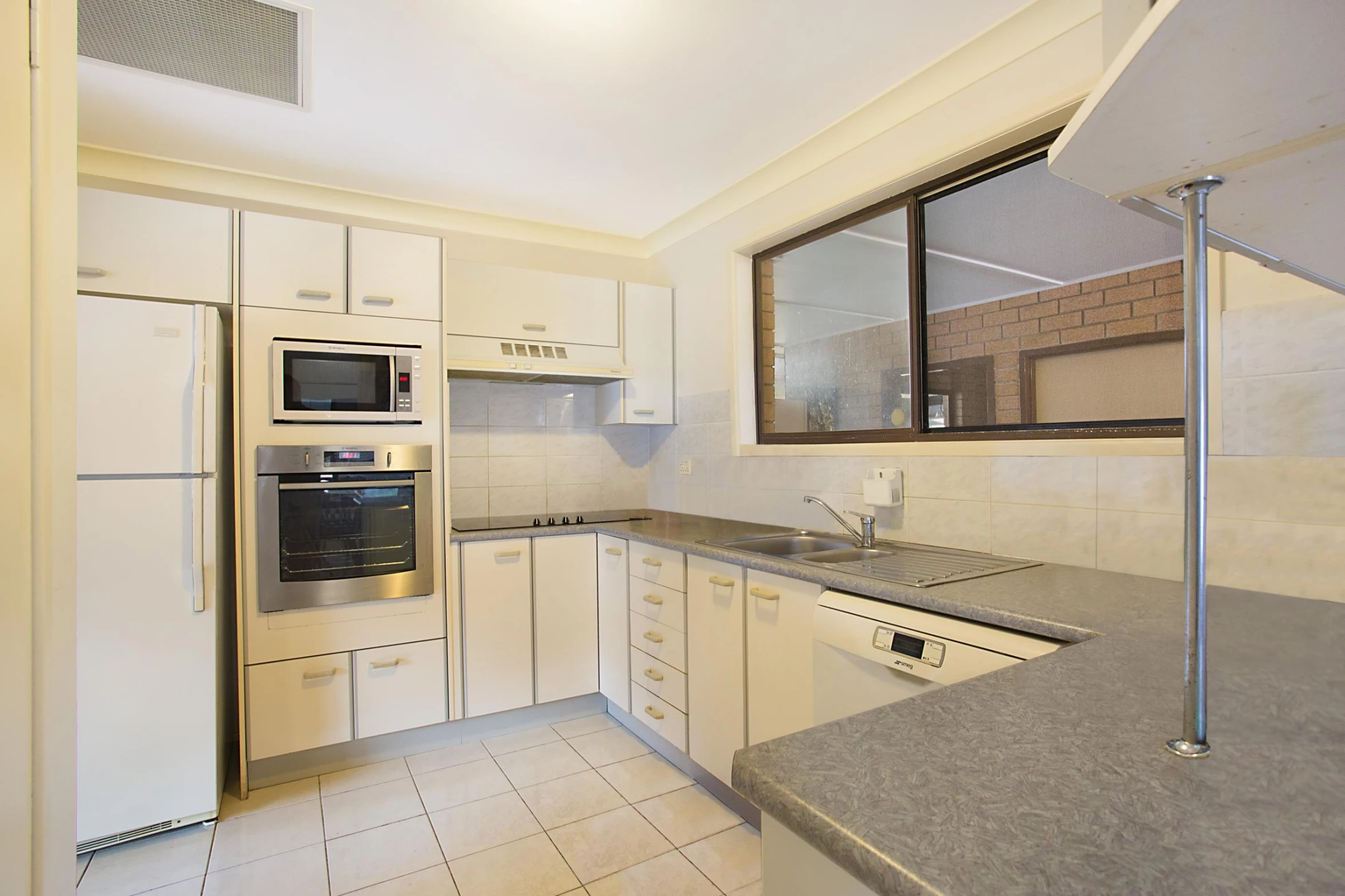 21 Peter Parade, Mermaid Waters QLD 4218, Mermaid Waters - Thumbnail 6